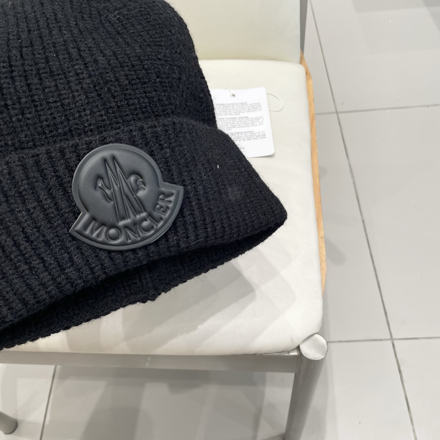  
蒙口Moncler盟可睐💥官网经典针织帽，原单复刻.非常柔软亲肤，弹性很好💓有质感又非常百搭的款式~