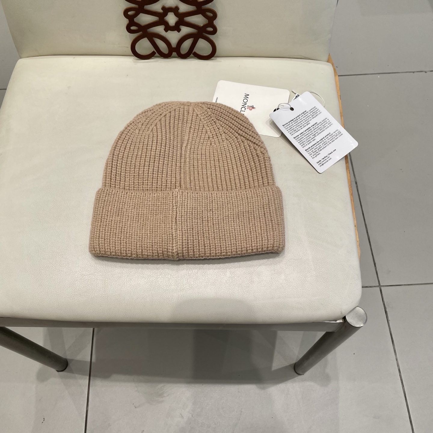  
蒙口Moncler盟可睐💥官网经典针织帽，原单复刻.非常柔软亲肤，弹性很好💓有质感又非常百搭的款式~