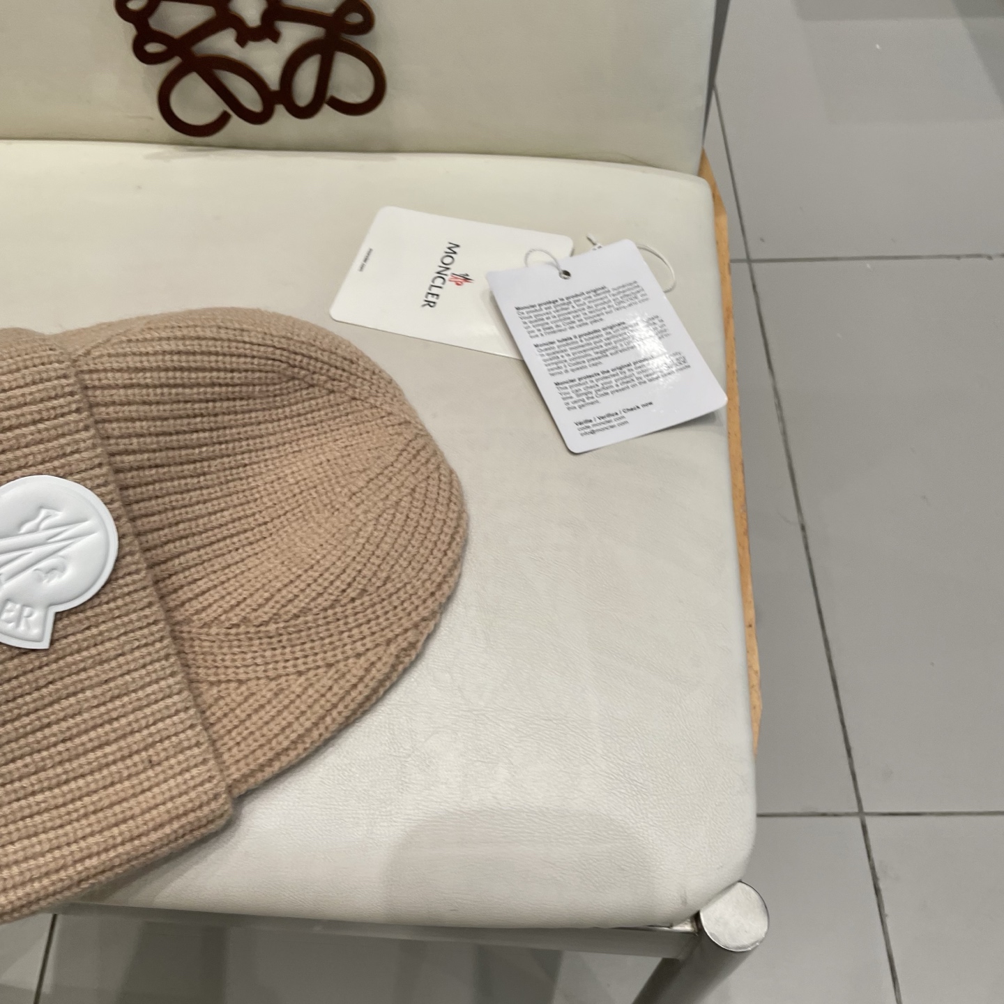  
蒙口Moncler盟可睐💥官网经典针织帽，原单复刻.非常柔软亲肤，弹性很好💓有质感又非常百搭的款式~