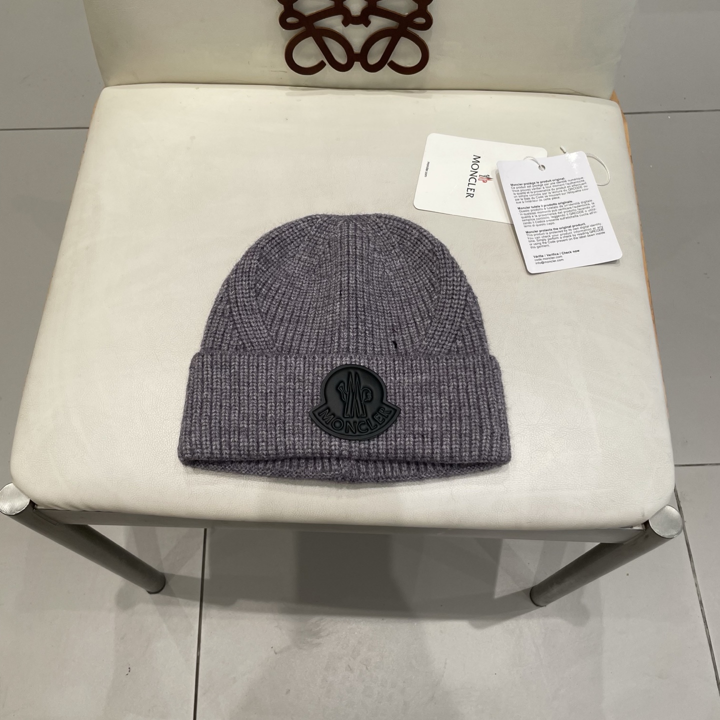  
蒙口Moncler盟可睐💥官网经典针织帽，原单复刻.非常柔软亲肤，弹性很好💓有质感又非常百搭的款式~