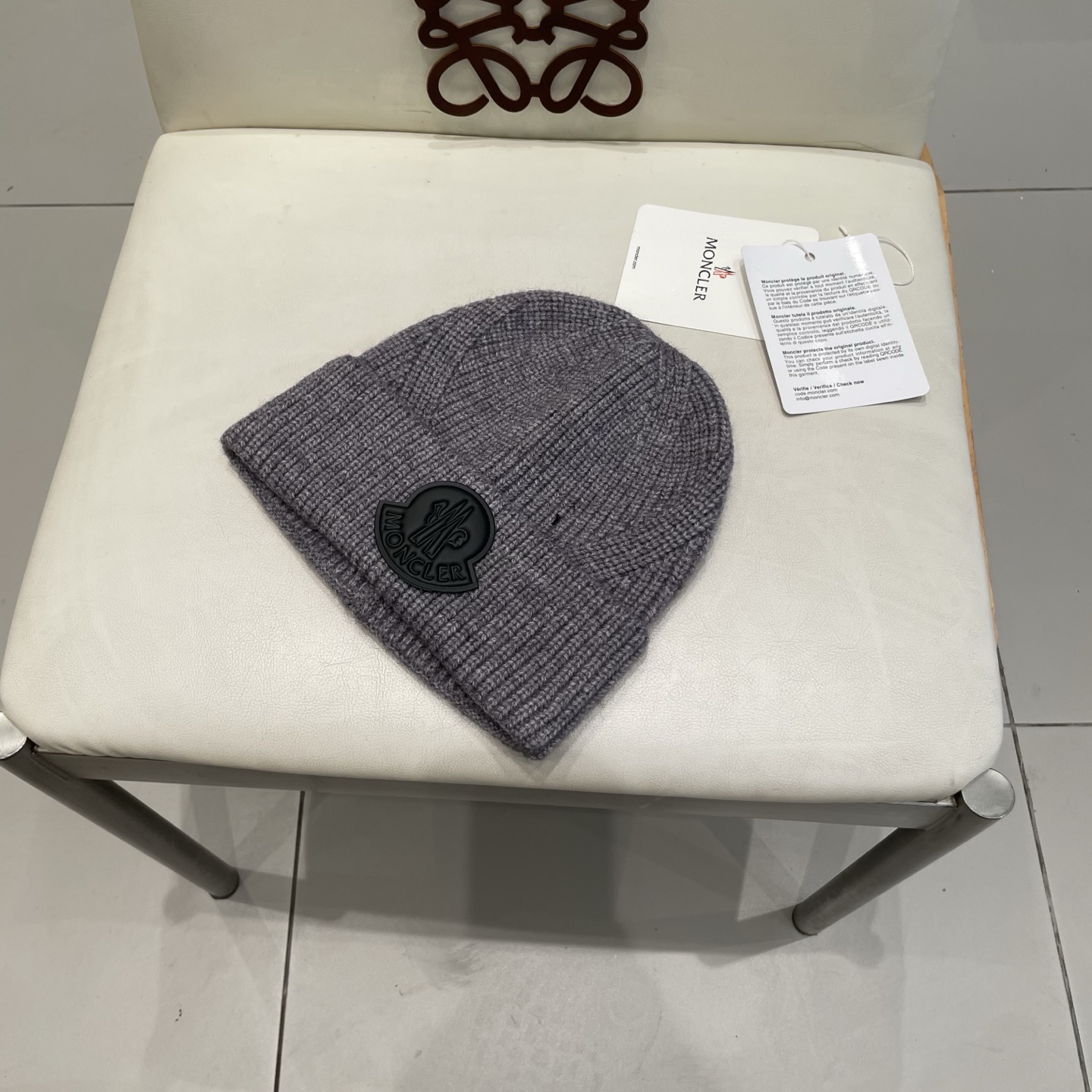  
蒙口Moncler盟可睐💥官网经典针织帽，原单复刻.非常柔软亲肤，弹性很好💓有质感又非常百搭的款式~