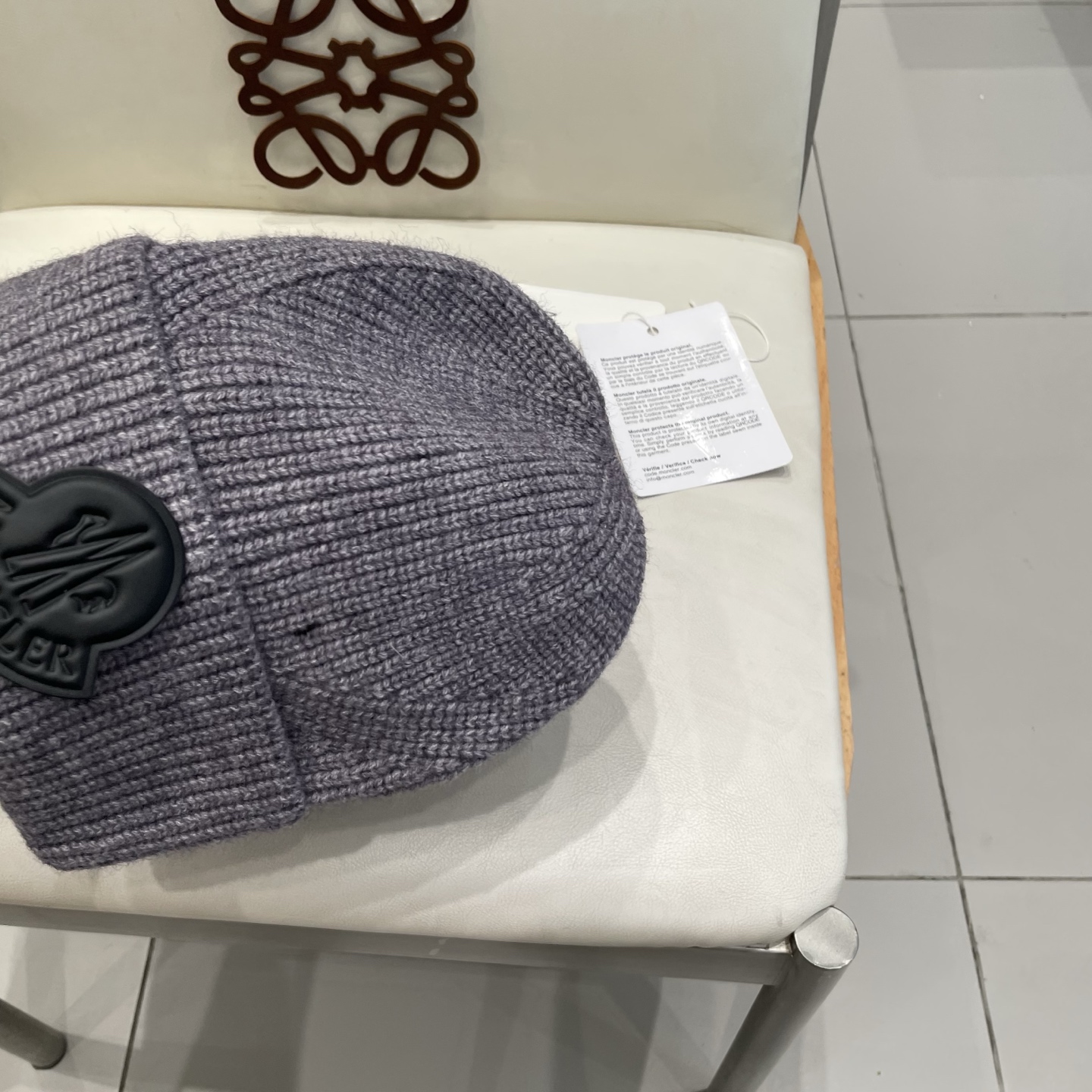  
蒙口Moncler盟可睐💥官网经典针织帽，原单复刻.非常柔软亲肤，弹性很好💓有质感又非常百搭的款式~