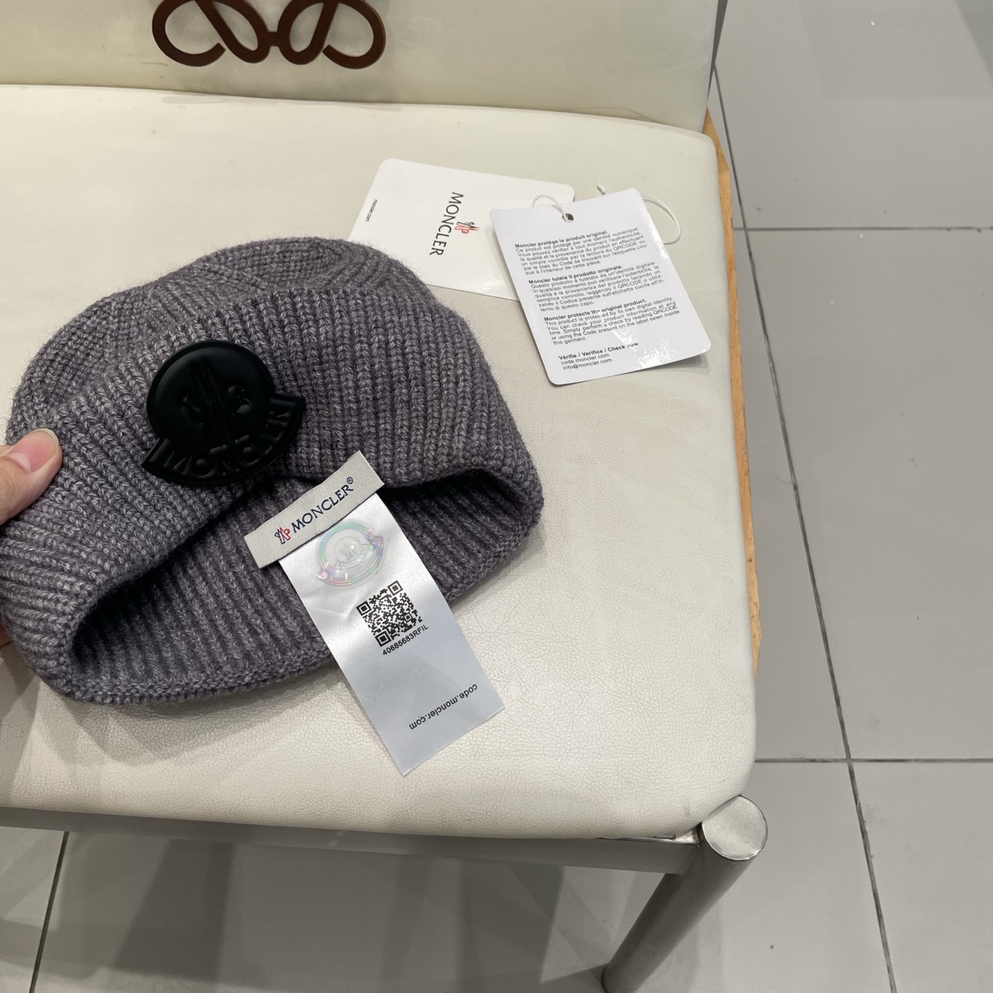  
蒙口Moncler盟可睐💥官网经典针织帽，原单复刻.非常柔软亲肤，弹性很好💓有质感又非常百搭的款式~