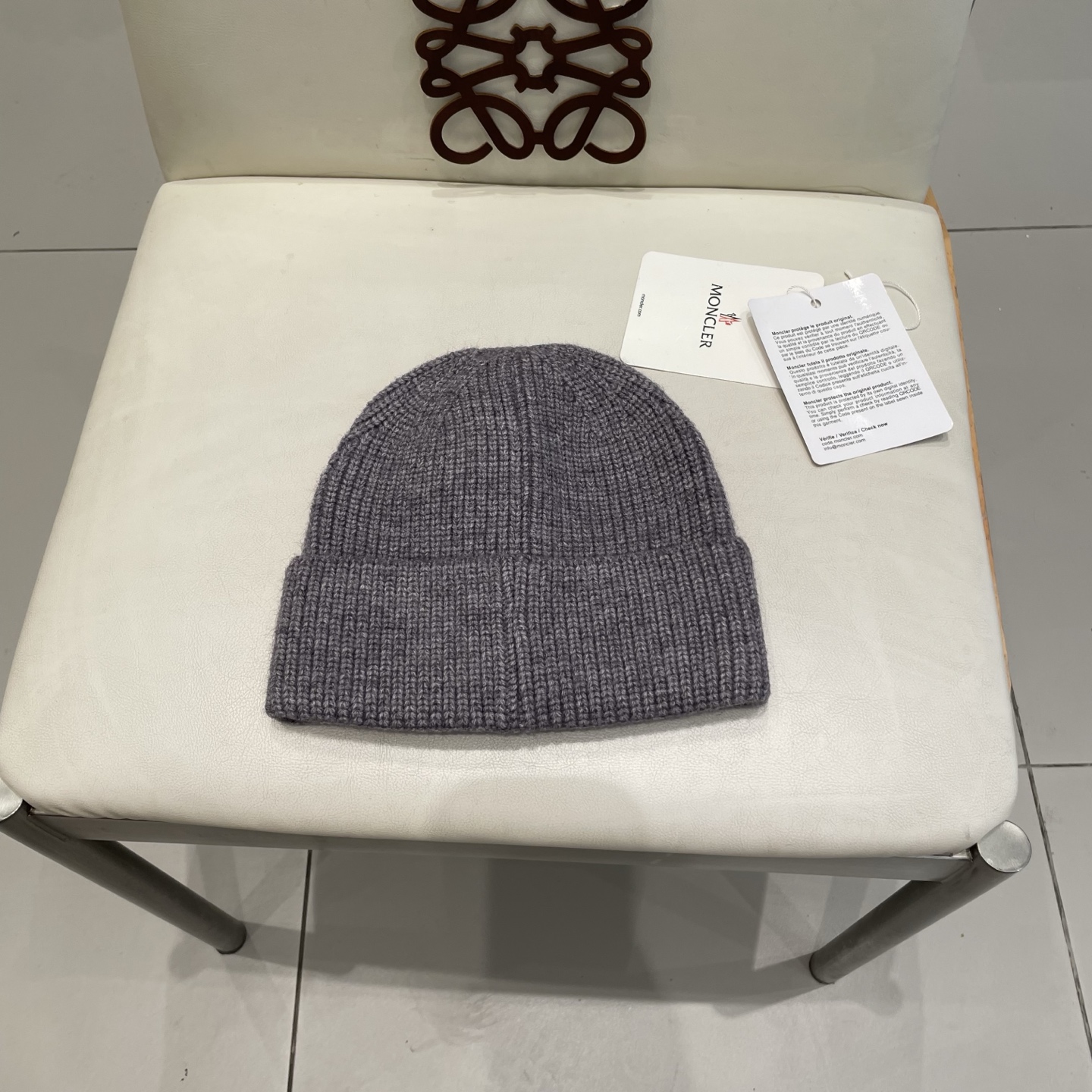  
蒙口Moncler盟可睐💥官网经典针织帽，原单复刻.非常柔软亲肤，弹性很好💓有质感又非常百搭的款式~