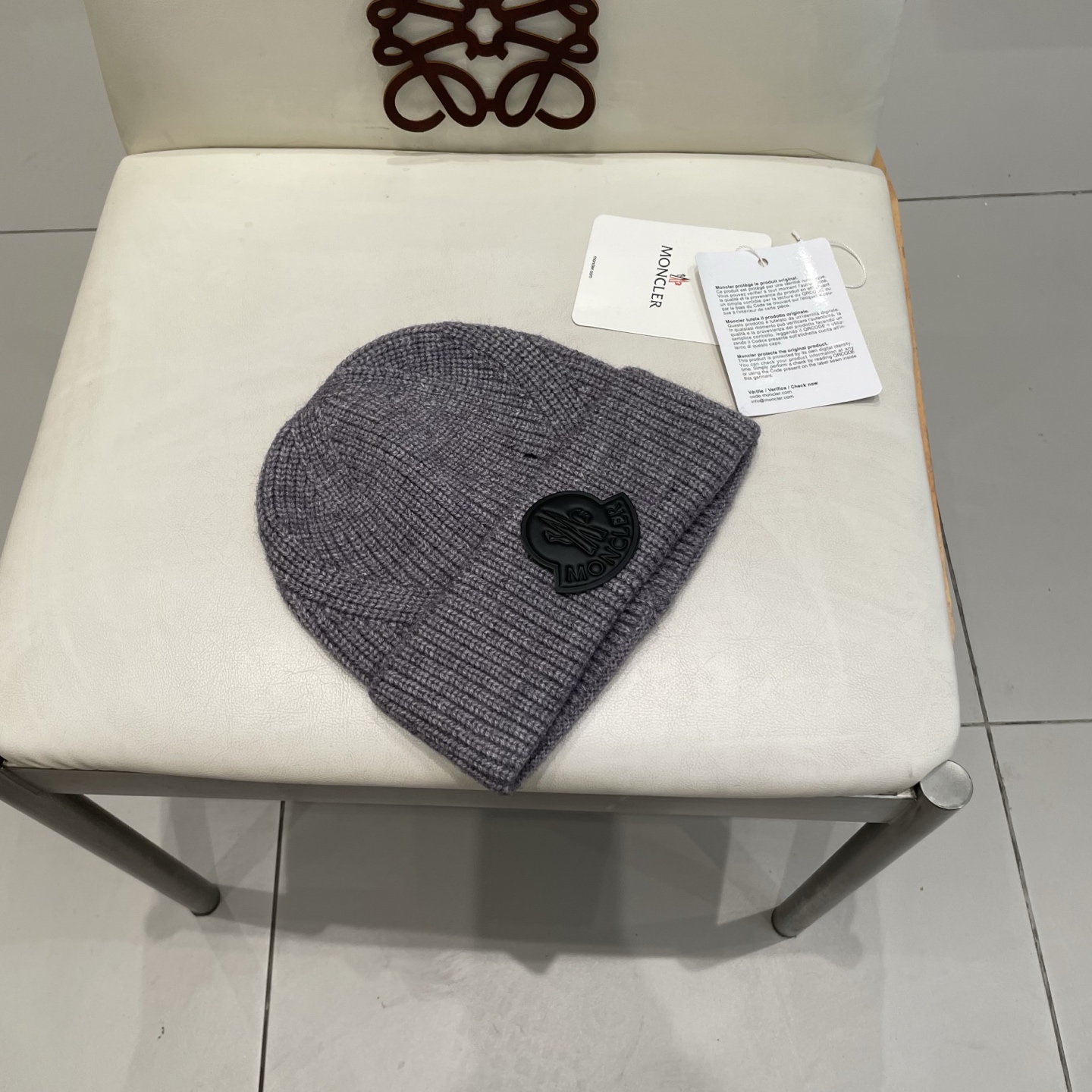  
蒙口Moncler盟可睐💥官网经典针织帽，原单复刻.非常柔软亲肤，弹性很好💓有质感又非常百搭的款式~