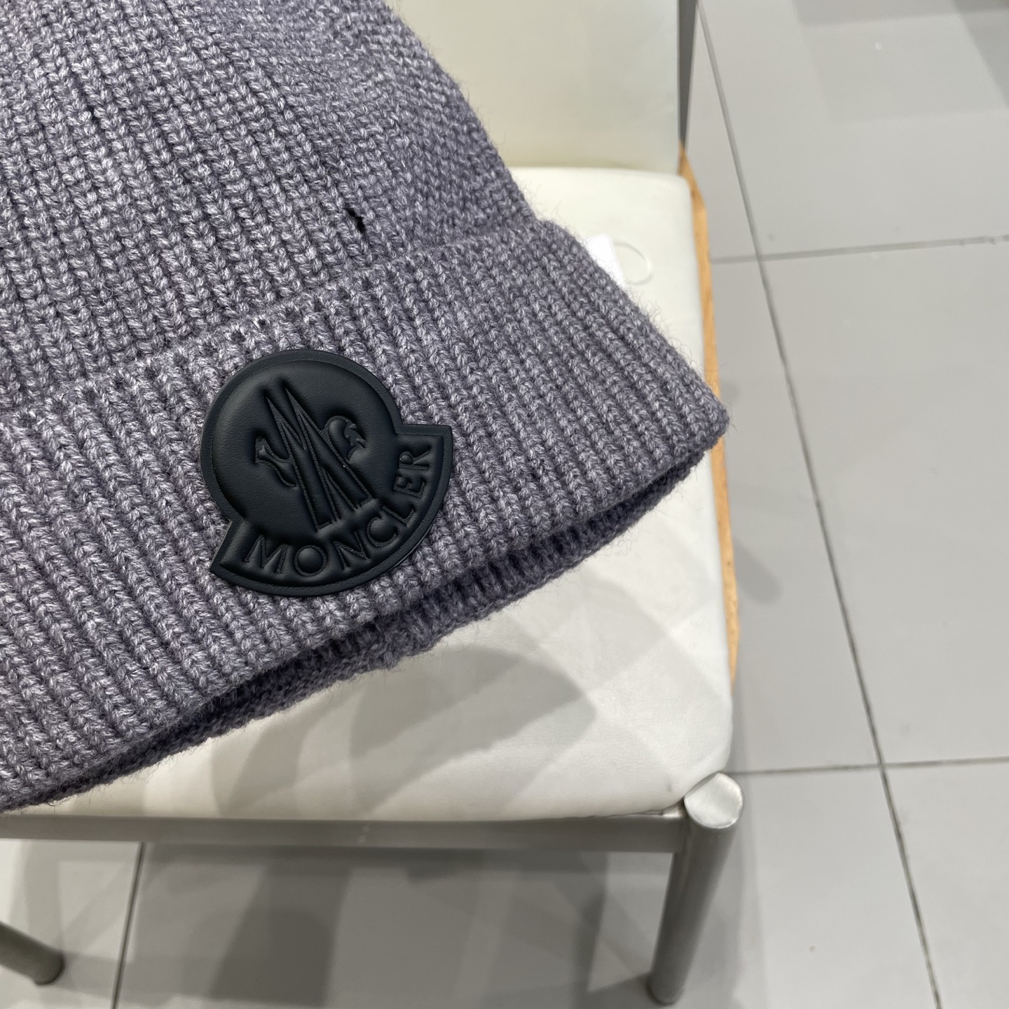  
蒙口Moncler盟可睐💥官网经典针织帽，原单复刻.非常柔软亲肤，弹性很好💓有质感又非常百搭的款式~