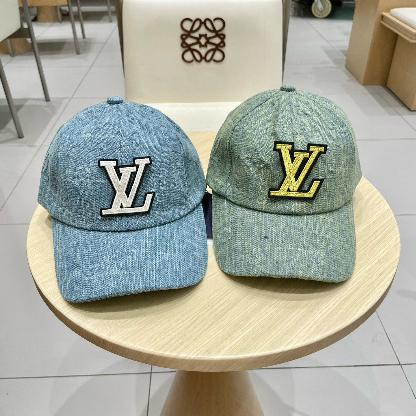  LV路易威登官网同步高版本 新款牛仔棒球帽🧢
火爆技术升级，洗水牛仔风街头风十足
更符合现在时尚小哥哥