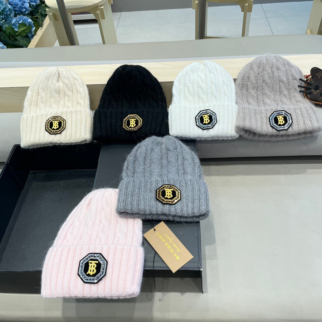   巴宝莉Burberry2024新款针织麻花毛线帽女秋冬季护耳防寒保暖帽子字母贴布冷帽潮