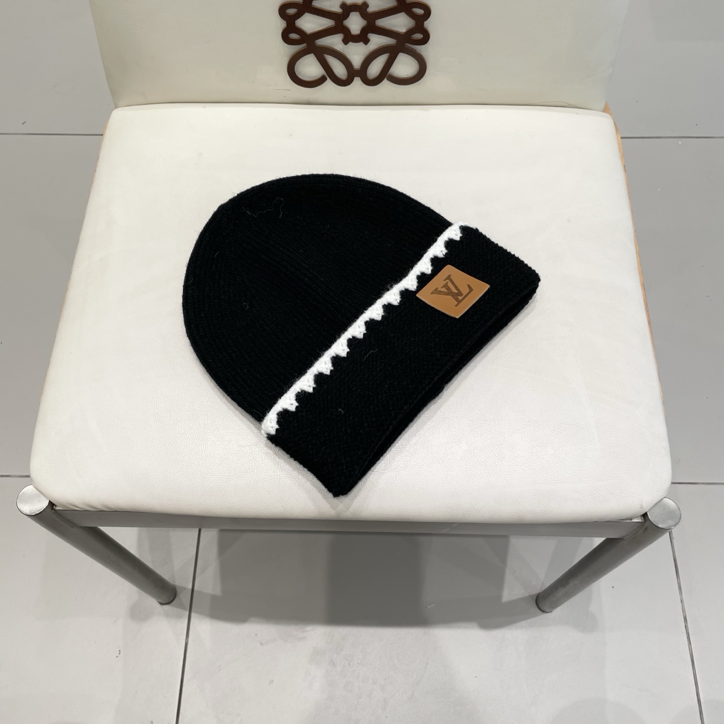 ⚫️Lv官网针织帽
非常百搭 男女通用 亲们可以看细节，车工整齐 透气舒适，采用进口毛线料！潮人必备！