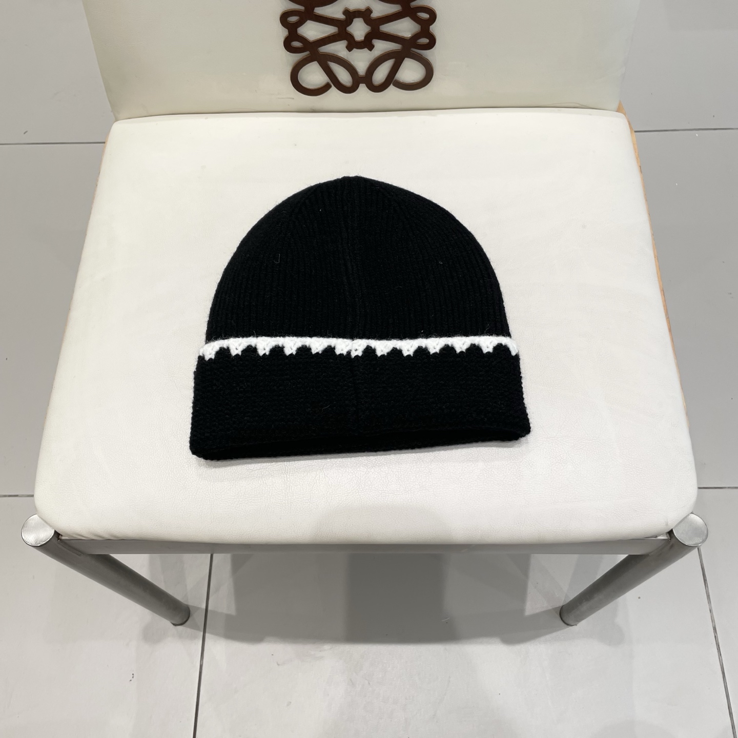 ⚫️Lv官网针织帽
非常百搭 男女通用 亲们可以看细节，车工整齐 透气舒适，采用进口毛线料！潮人必备！