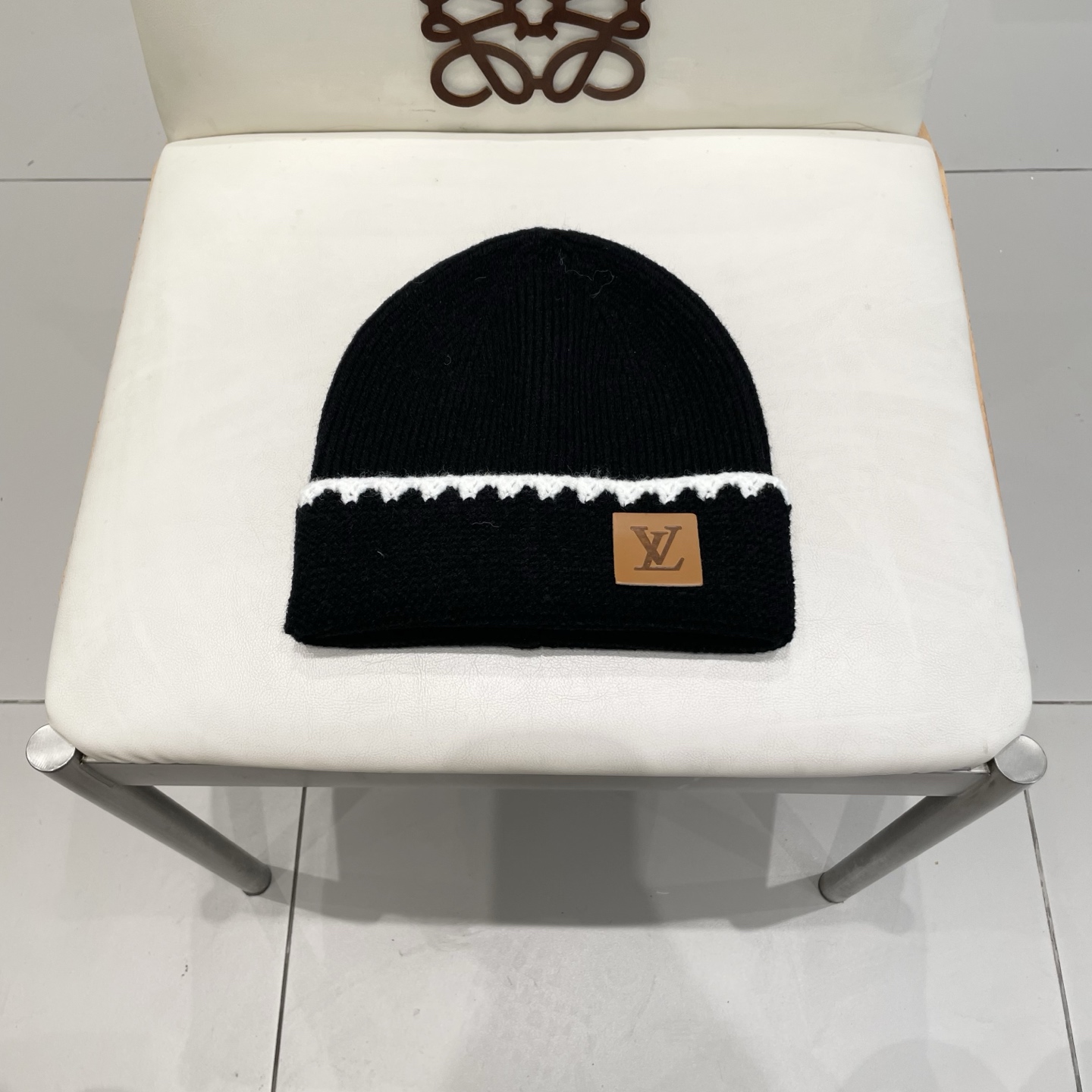 ⚫️Lv官网针织帽
非常百搭 男女通用 亲们可以看细节，车工整齐 透气舒适，采用进口毛线料！潮人必备！