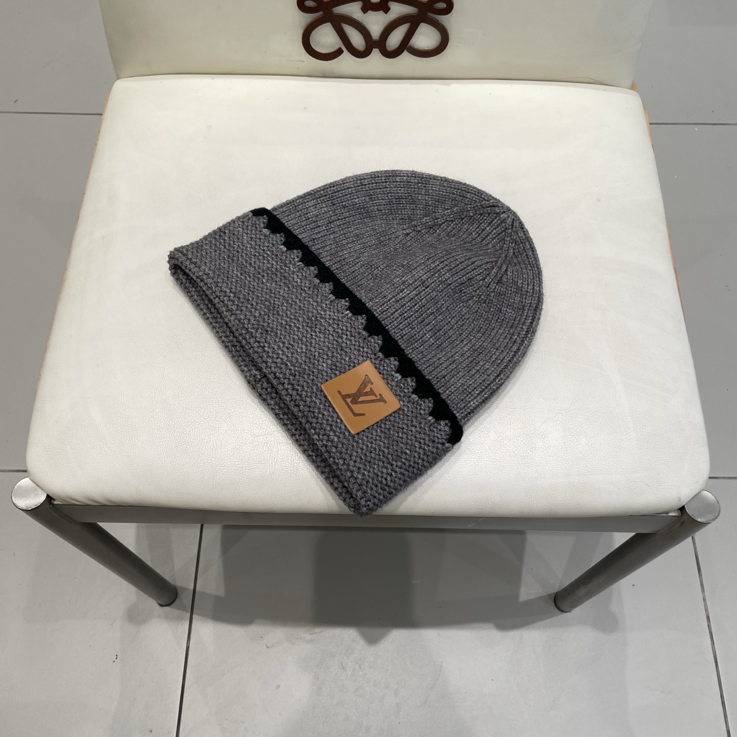 ⚫️Lv官网针织帽
非常百搭 男女通用 亲们可以看细节，车工整齐 透气舒适，采用进口毛线料！潮人必备！