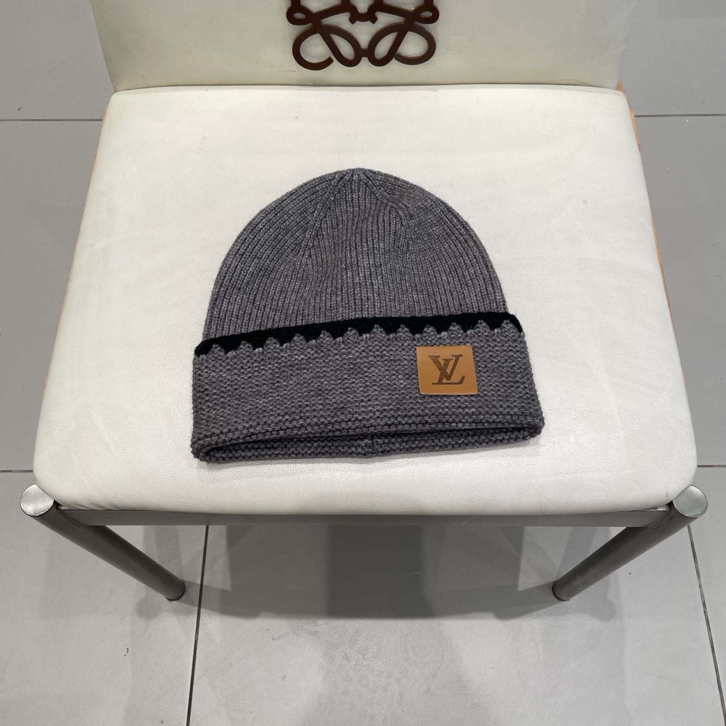 ⚫️Lv官网针织帽
非常百搭 男女通用 亲们可以看细节，车工整齐 透气舒适，采用进口毛线料！潮人必备！