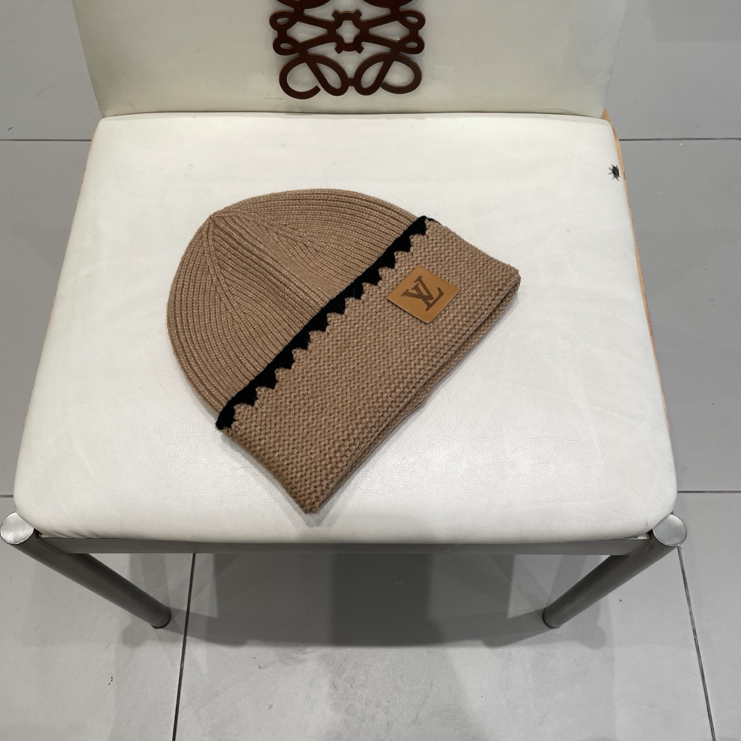 ⚫️Lv官网针织帽
非常百搭 男女通用 亲们可以看细节，车工整齐 透气舒适，采用进口毛线料！潮人必备！