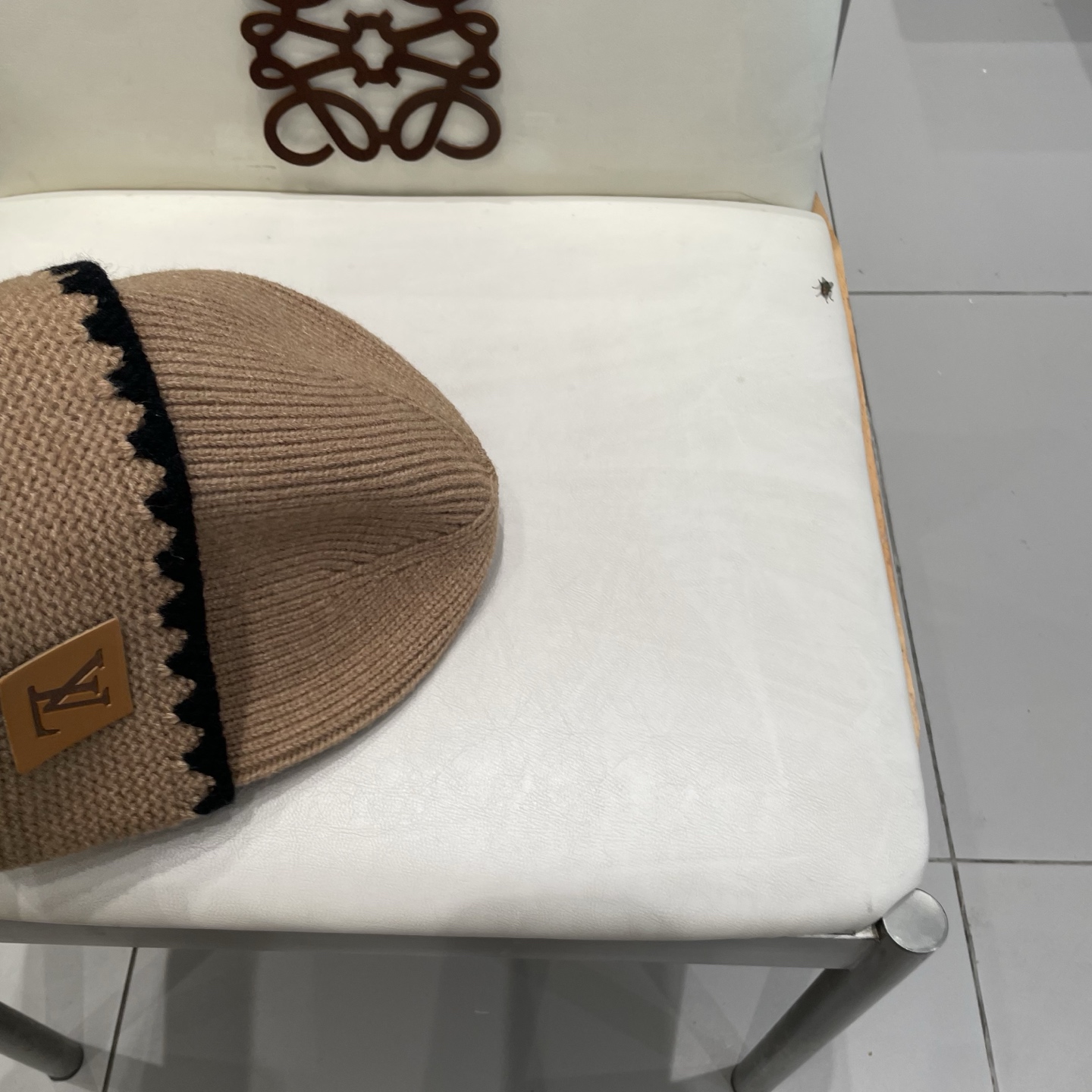 ⚫️Lv官网针织帽
非常百搭 男女通用 亲们可以看细节，车工整齐 透气舒适，采用进口毛线料！潮人必备！