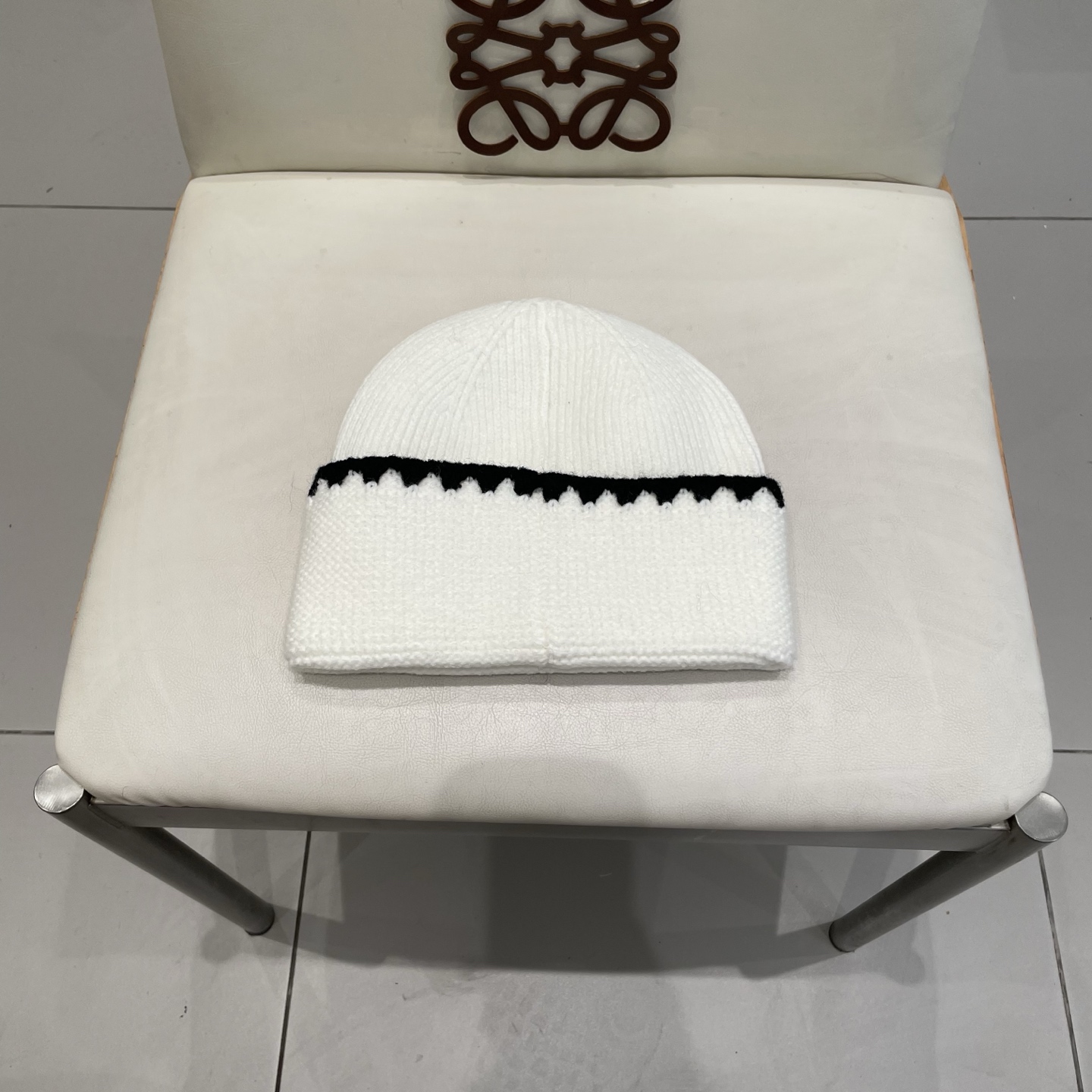 ⚫️Lv官网针织帽
非常百搭 男女通用 亲们可以看细节，车工整齐 透气舒适，采用进口毛线料！潮人必备！