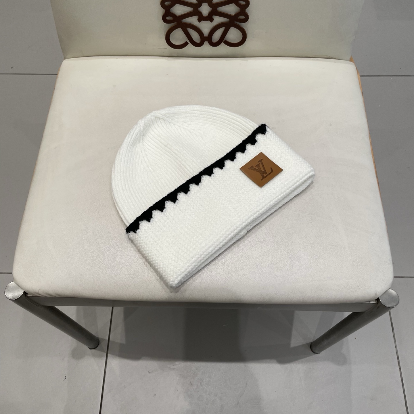 ⚫️Lv官网针织帽
非常百搭 男女通用 亲们可以看细节，车工整齐 透气舒适，采用进口毛线料！潮人必备！