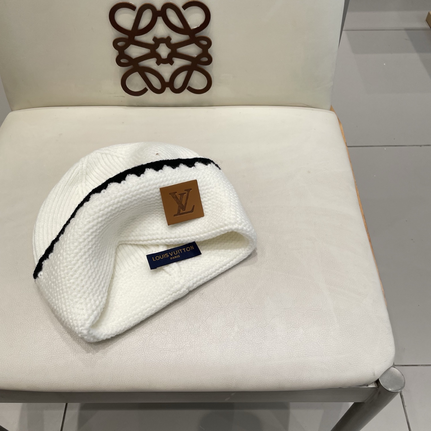 ⚫️Lv官网针织帽
非常百搭 男女通用 亲们可以看细节，车工整齐 透气舒适，采用进口毛线料！潮人必备！