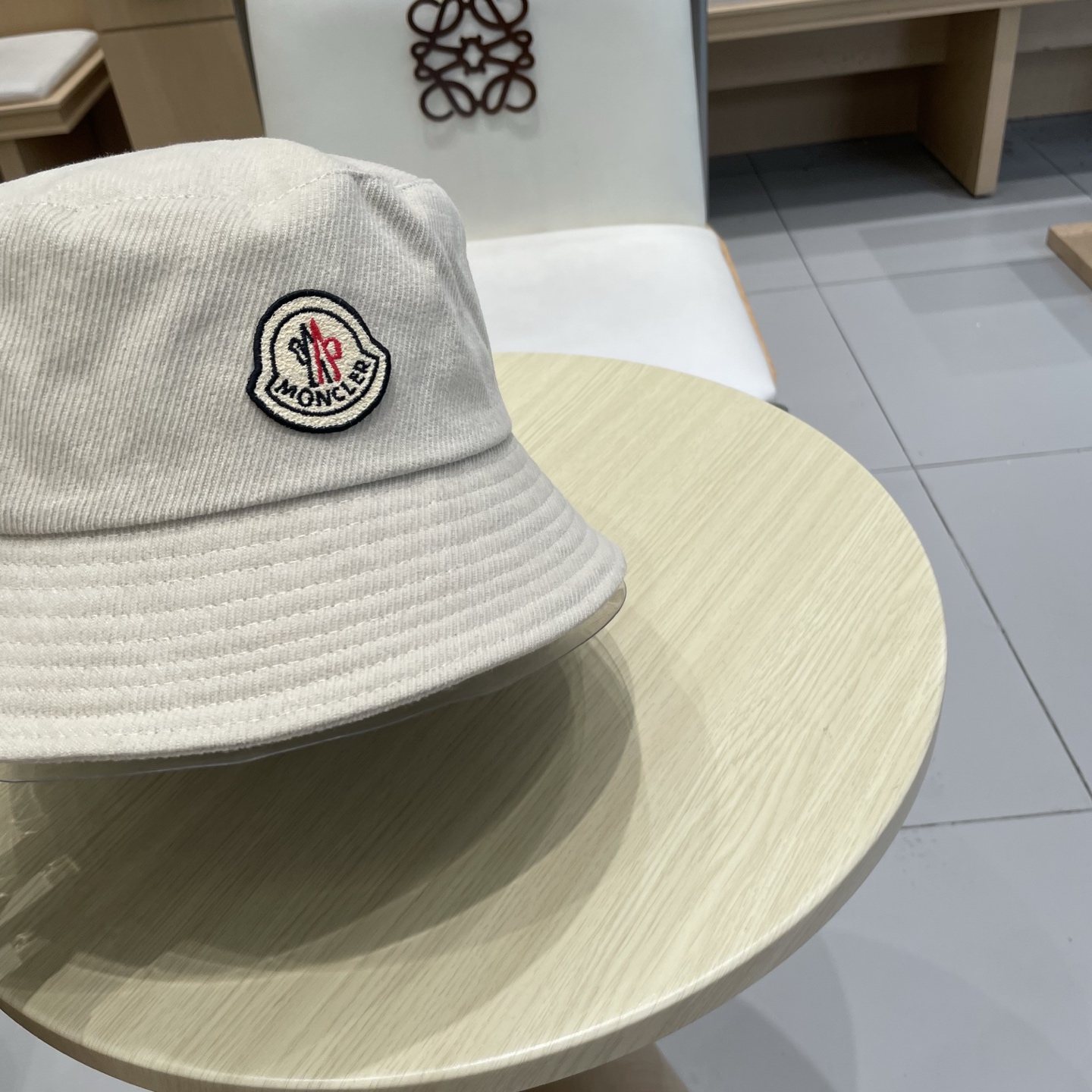 蒙口【MONCELER很火的一款渔夫帽
简约大气 高逼格好物～格调有个性
LOGO  秋款轻盈透气！质量