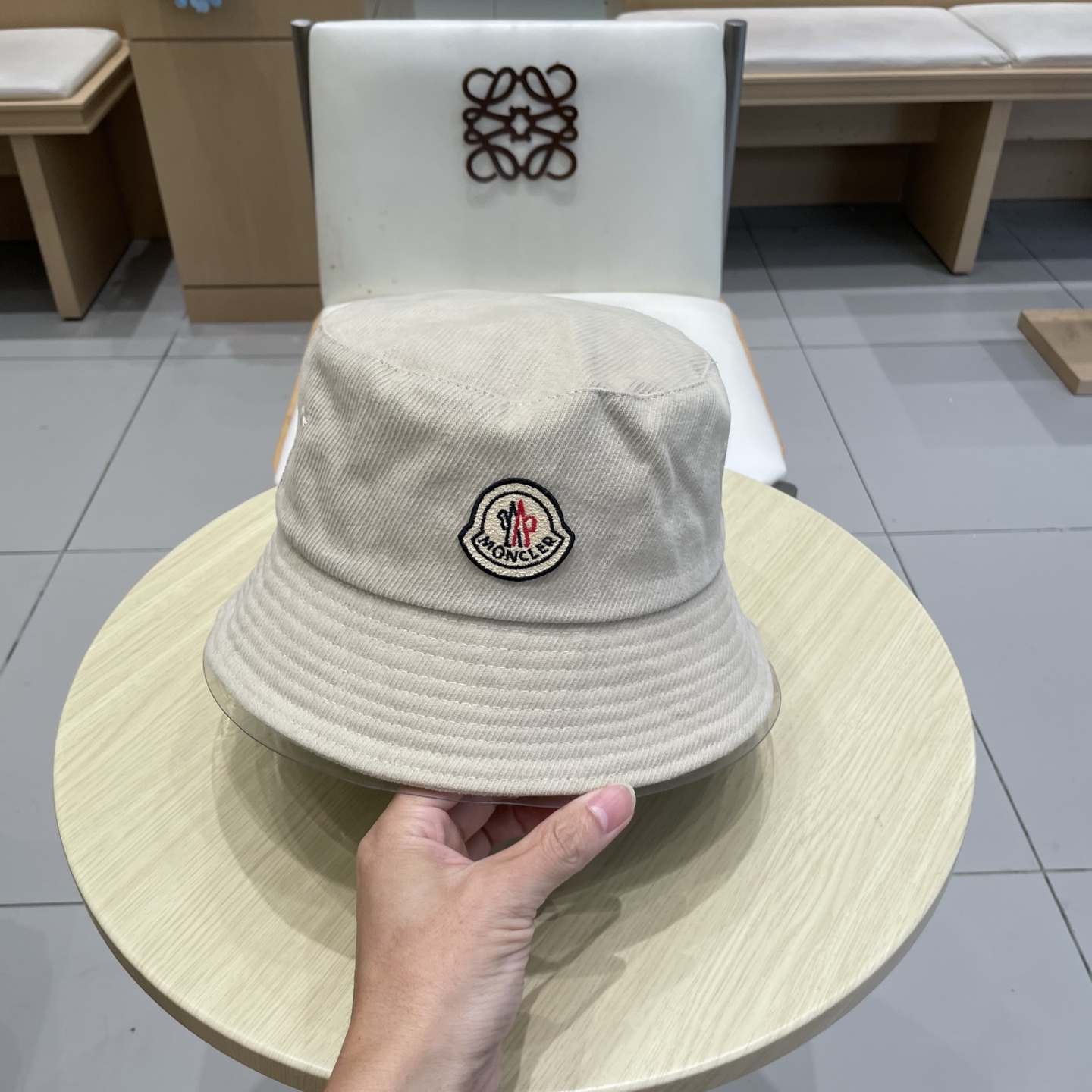 蒙口【MONCELER很火的一款渔夫帽
简约大气 高逼格好物～格调有个性
LOGO  秋款轻盈透气！质量