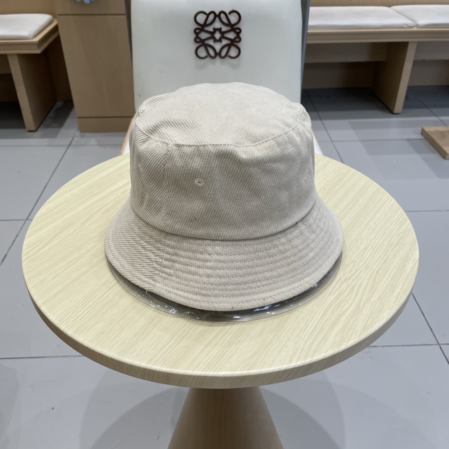 蒙口【MONCELER很火的一款渔夫帽
简约大气 高逼格好物～格调有个性
LOGO  秋款轻盈透气！质量