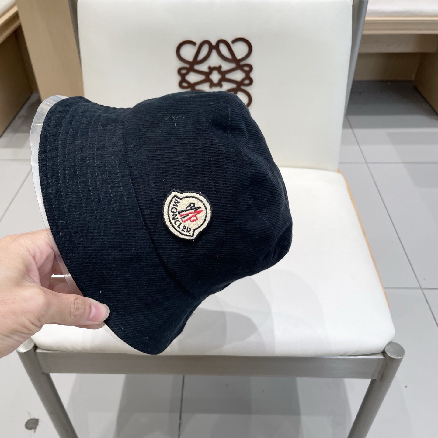 蒙口【MONCELER很火的一款渔夫帽
简约大气 高逼格好物～格调有个性
LOGO  秋款轻盈透气！质量