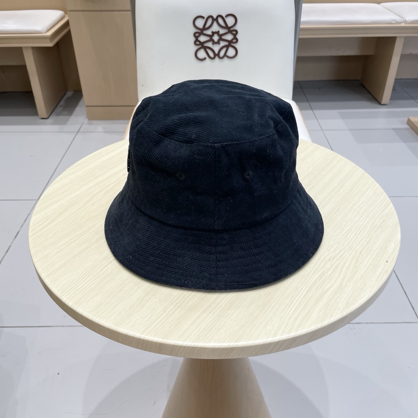 蒙口【MONCELER很火的一款渔夫帽
简约大气 高逼格好物～格调有个性
LOGO  秋款轻盈透气！质量