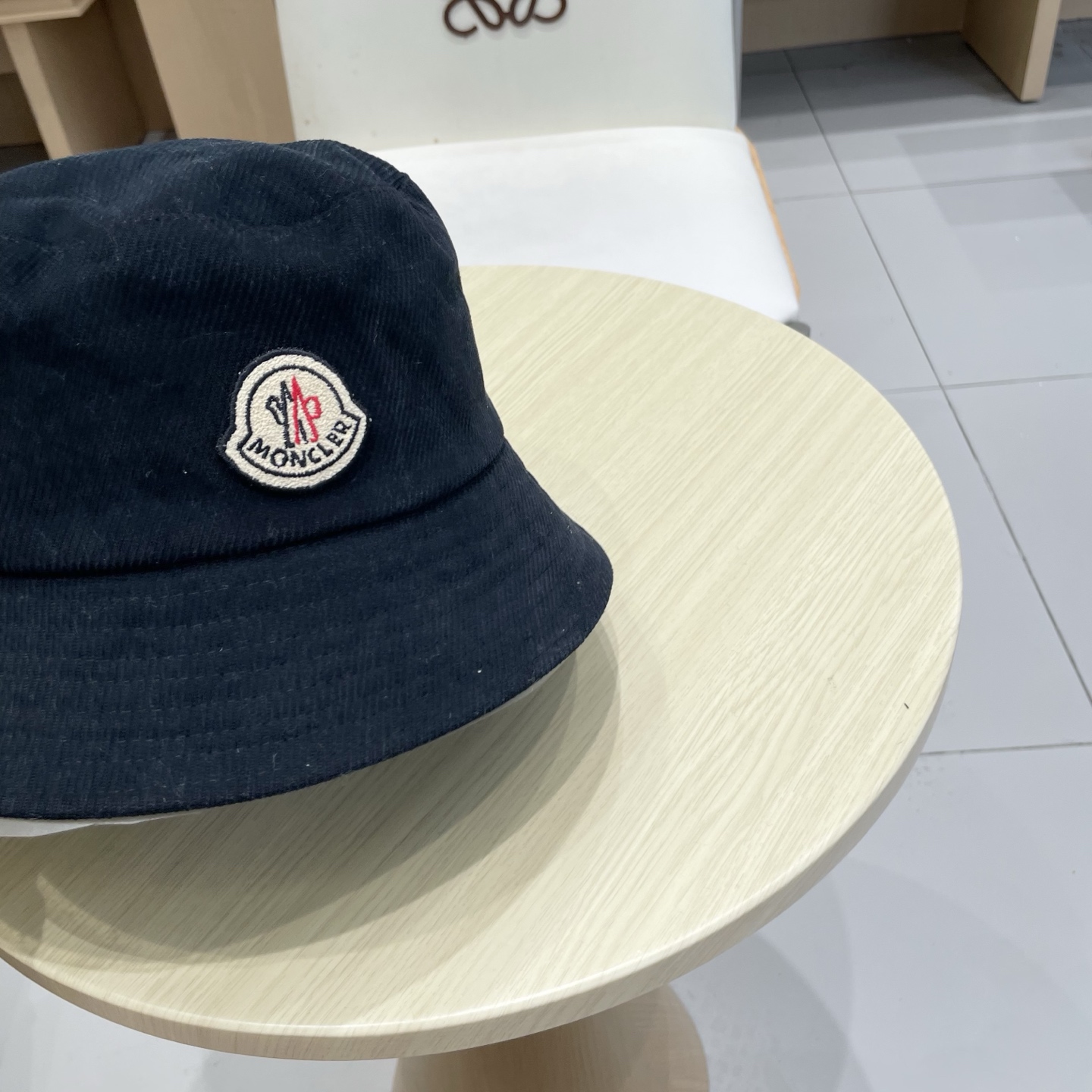 蒙口【MONCELER很火的一款渔夫帽
简约大气 高逼格好物～格调有个性
LOGO  秋款轻盈透气！质量