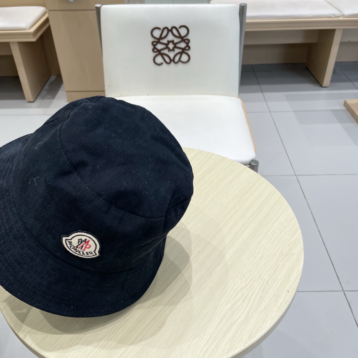 蒙口【MONCELER很火的一款渔夫帽
简约大气 高逼格好物～格调有个性
LOGO  秋款轻盈透气！质量