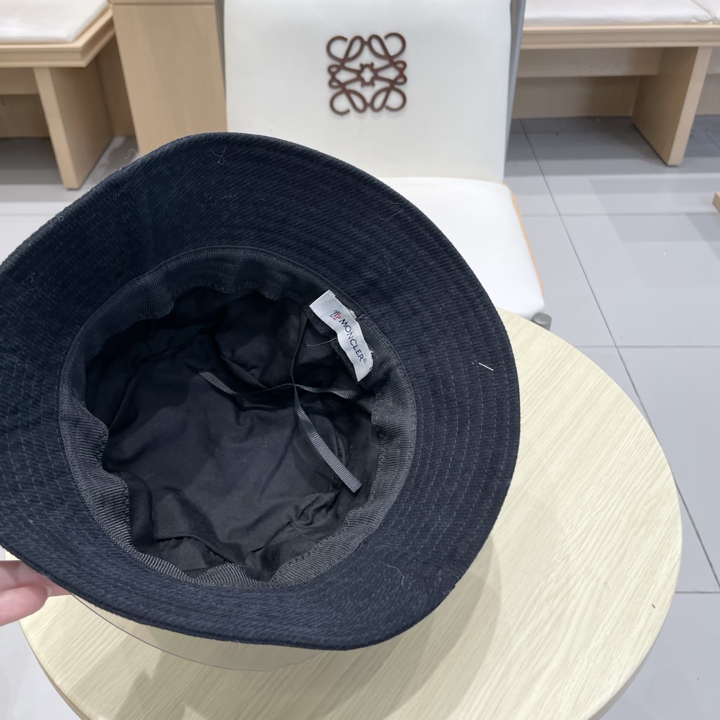 蒙口【MONCELER很火的一款渔夫帽
简约大气 高逼格好物～格调有个性
LOGO  秋款轻盈透气！质量
