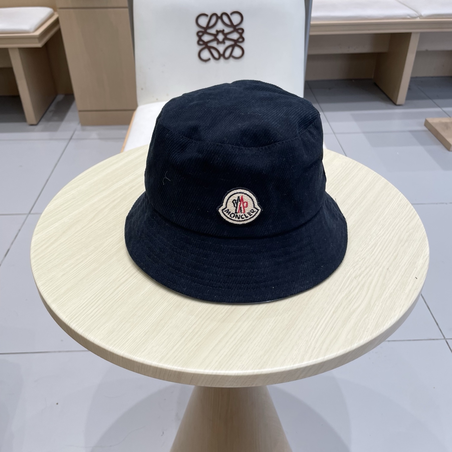 蒙口【MONCELER很火的一款渔夫帽
简约大气 高逼格好物～格调有个性
LOGO  秋款轻盈透气！质量