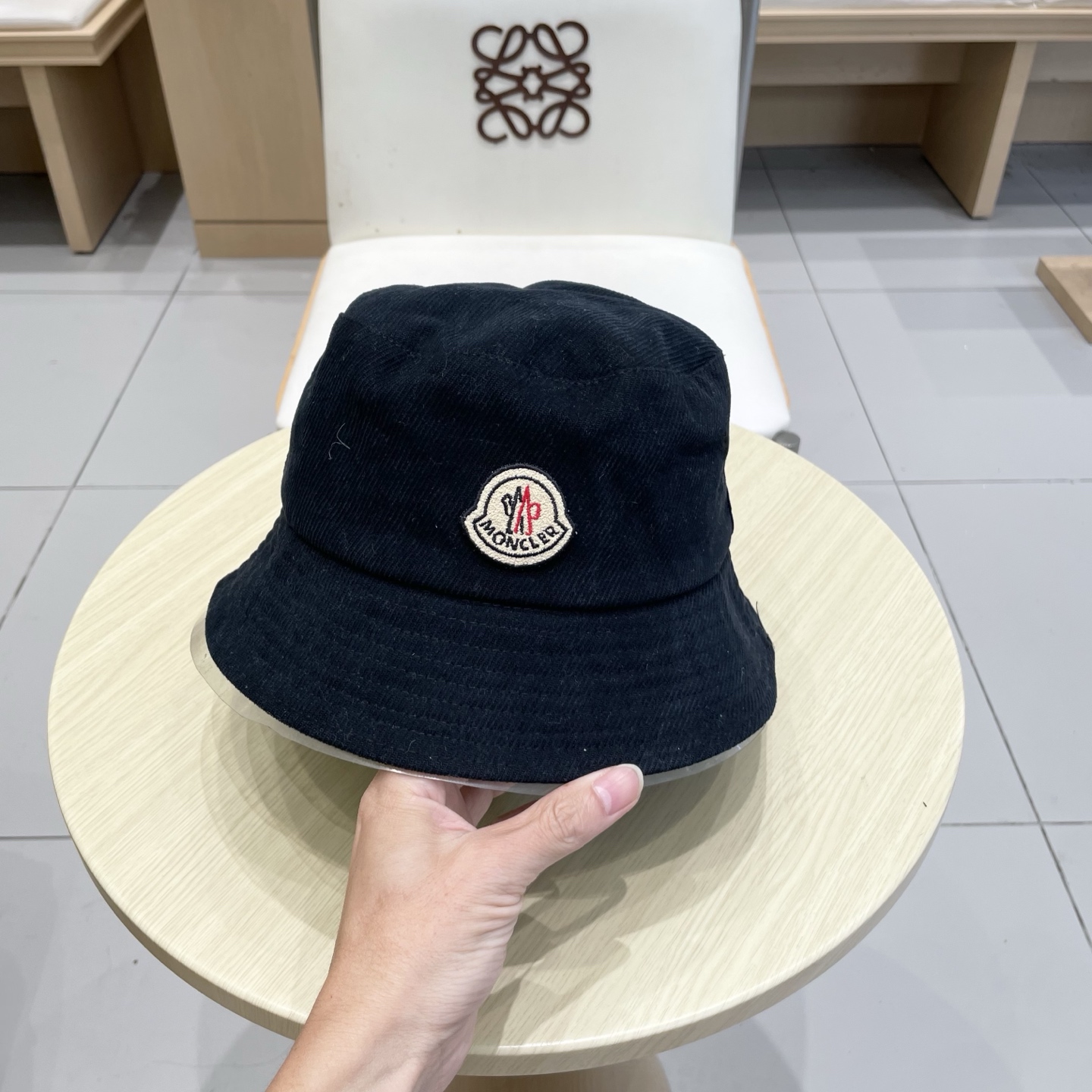 蒙口【MONCELER很火的一款渔夫帽
简约大气 高逼格好物～格调有个性
LOGO  秋款轻盈透气！质量