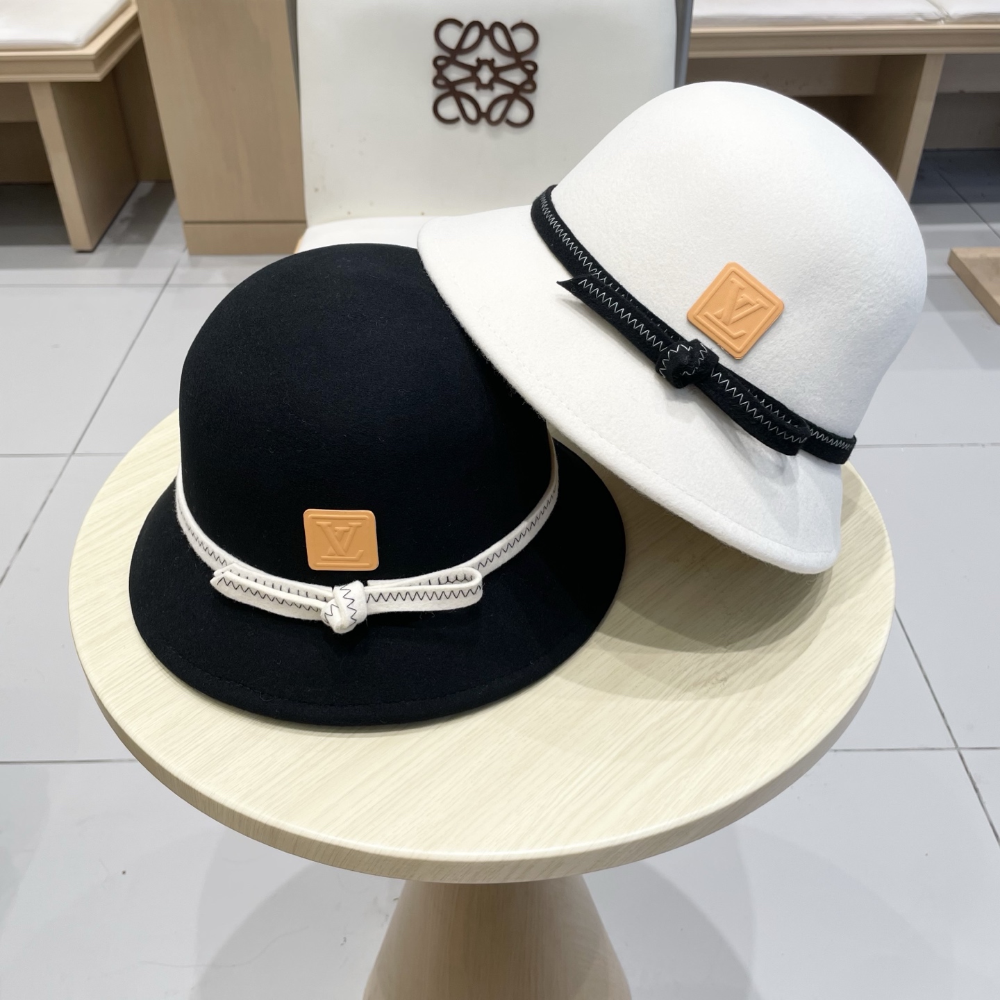 黑色 白色 Lv路易威登赫本风百分百羊毛材质羊毛渔夫帽女秋冬法式复古圆顶保暖盆帽优雅气质百搭礼帽