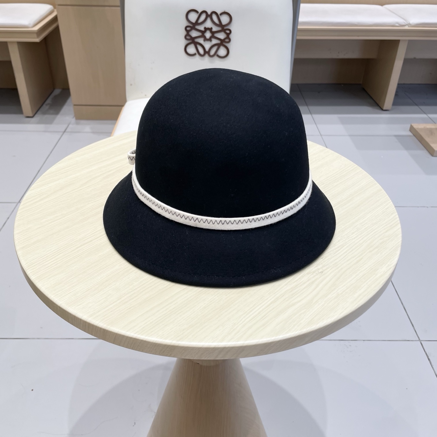 黑色 白色 Lv路易威登赫本风百分百羊毛材质羊毛渔夫帽女秋冬法式复古圆顶保暖盆帽优雅气质百搭礼帽