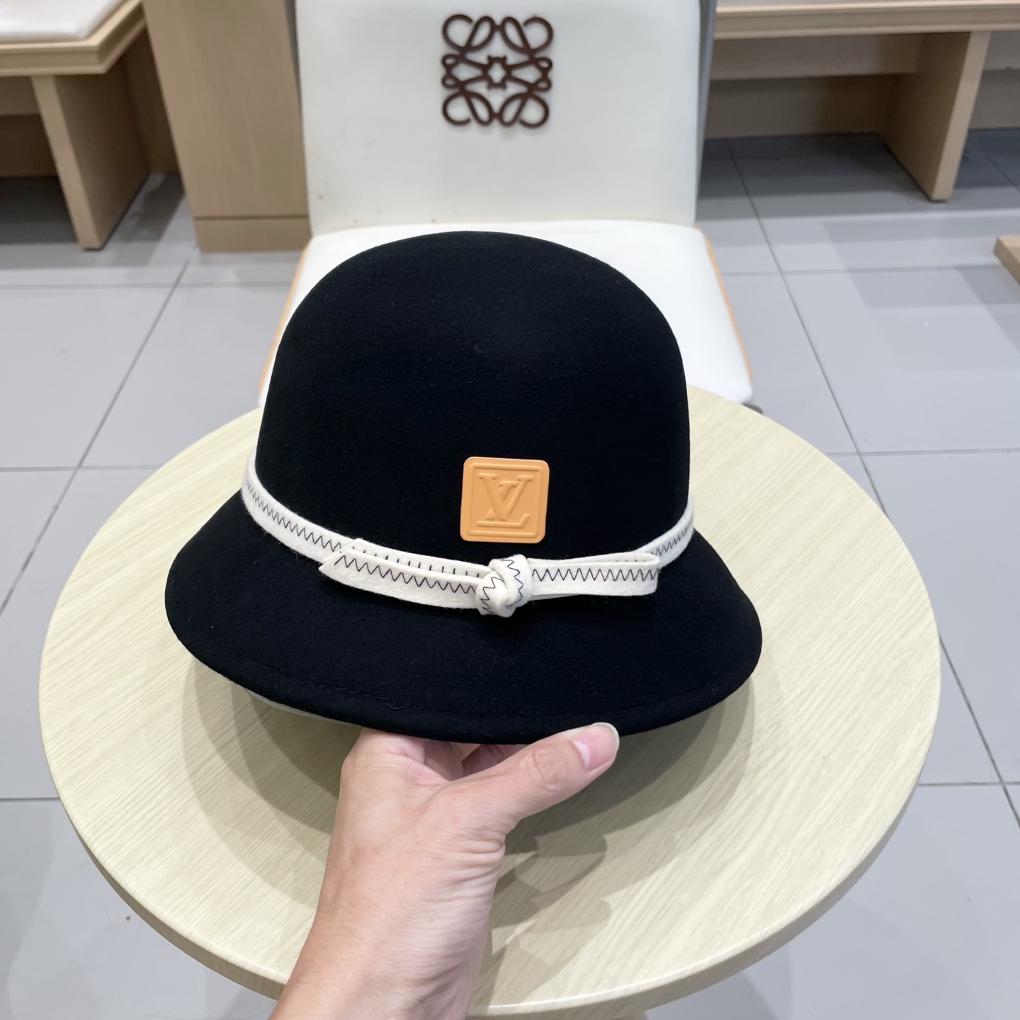 黑色 白色 Lv路易威登赫本风百分百羊毛材质羊毛渔夫帽女秋冬法式复古圆顶保暖盆帽优雅气质百搭礼帽