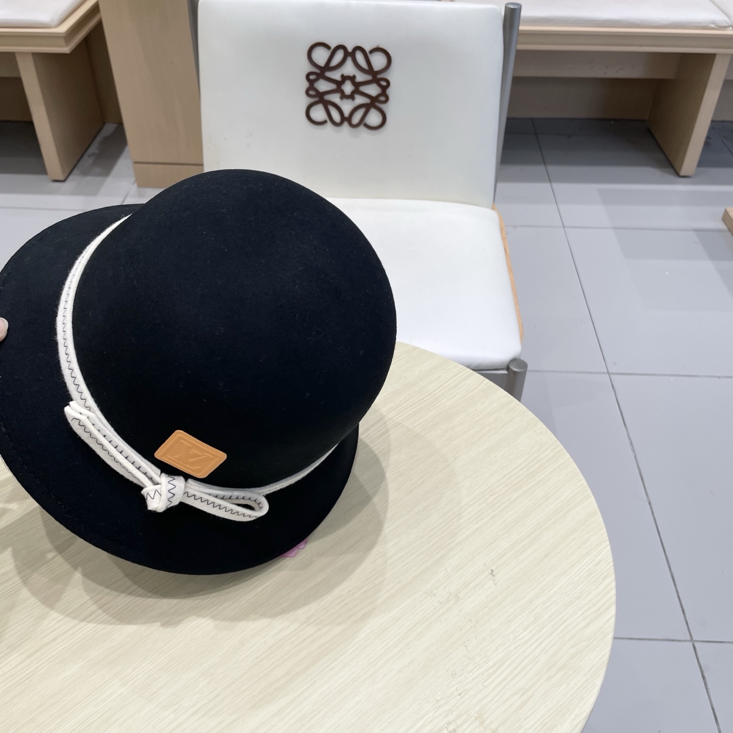 黑色 白色 Lv路易威登赫本风百分百羊毛材质羊毛渔夫帽女秋冬法式复古圆顶保暖盆帽优雅气质百搭礼帽