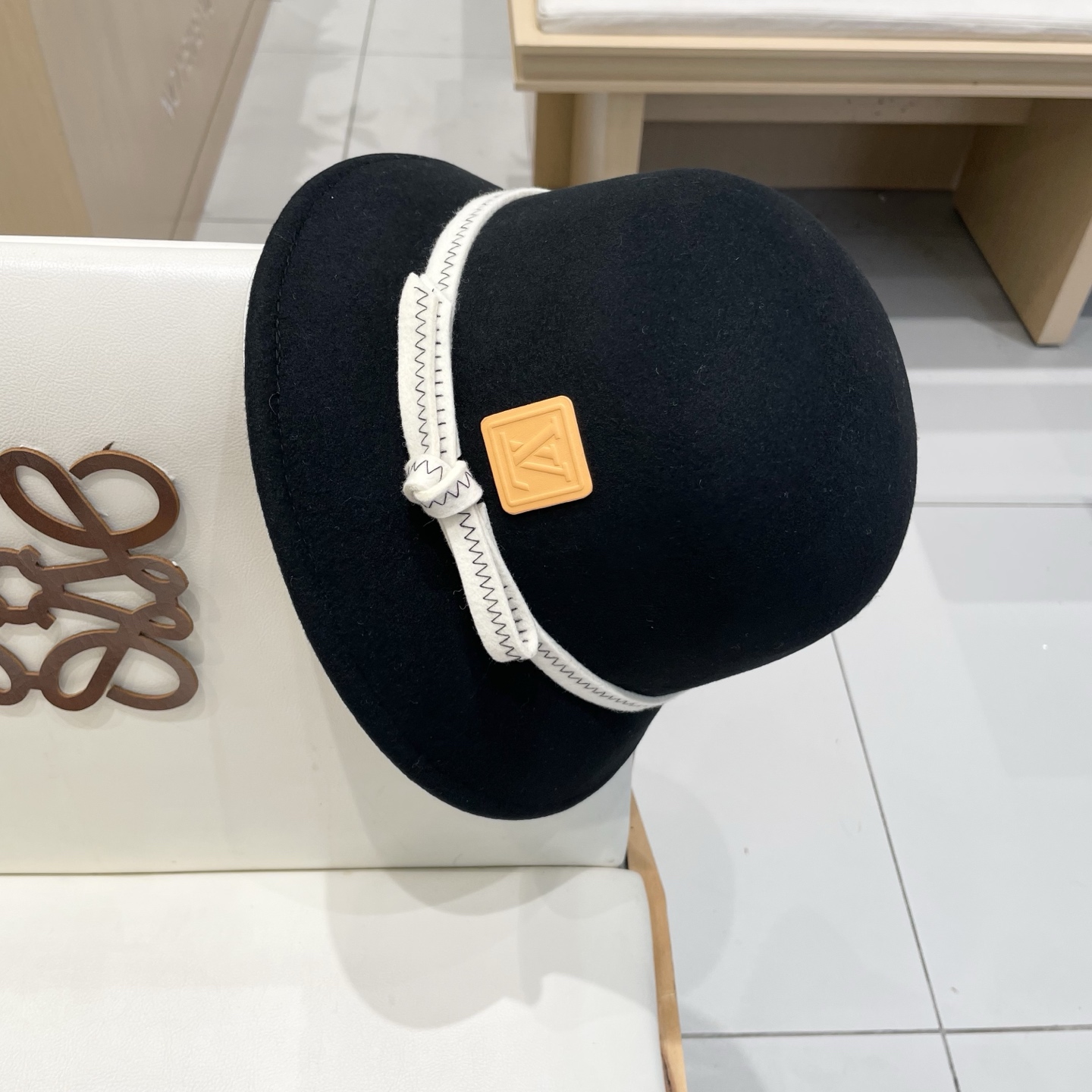 黑色 白色 Lv路易威登赫本风百分百羊毛材质羊毛渔夫帽女秋冬法式复古圆顶保暖盆帽优雅气质百搭礼帽