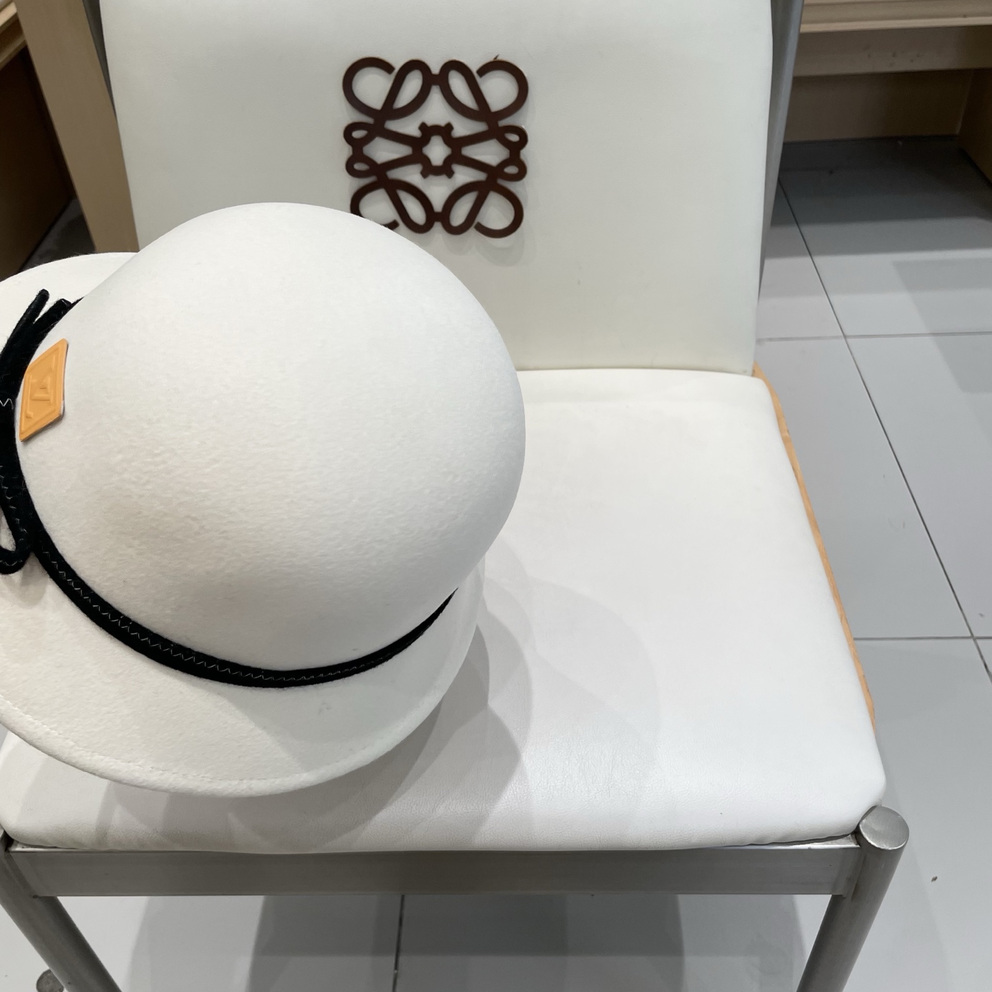 黑色 白色 Lv路易威登赫本风百分百羊毛材质羊毛渔夫帽女秋冬法式复古圆顶保暖盆帽优雅气质百搭礼帽