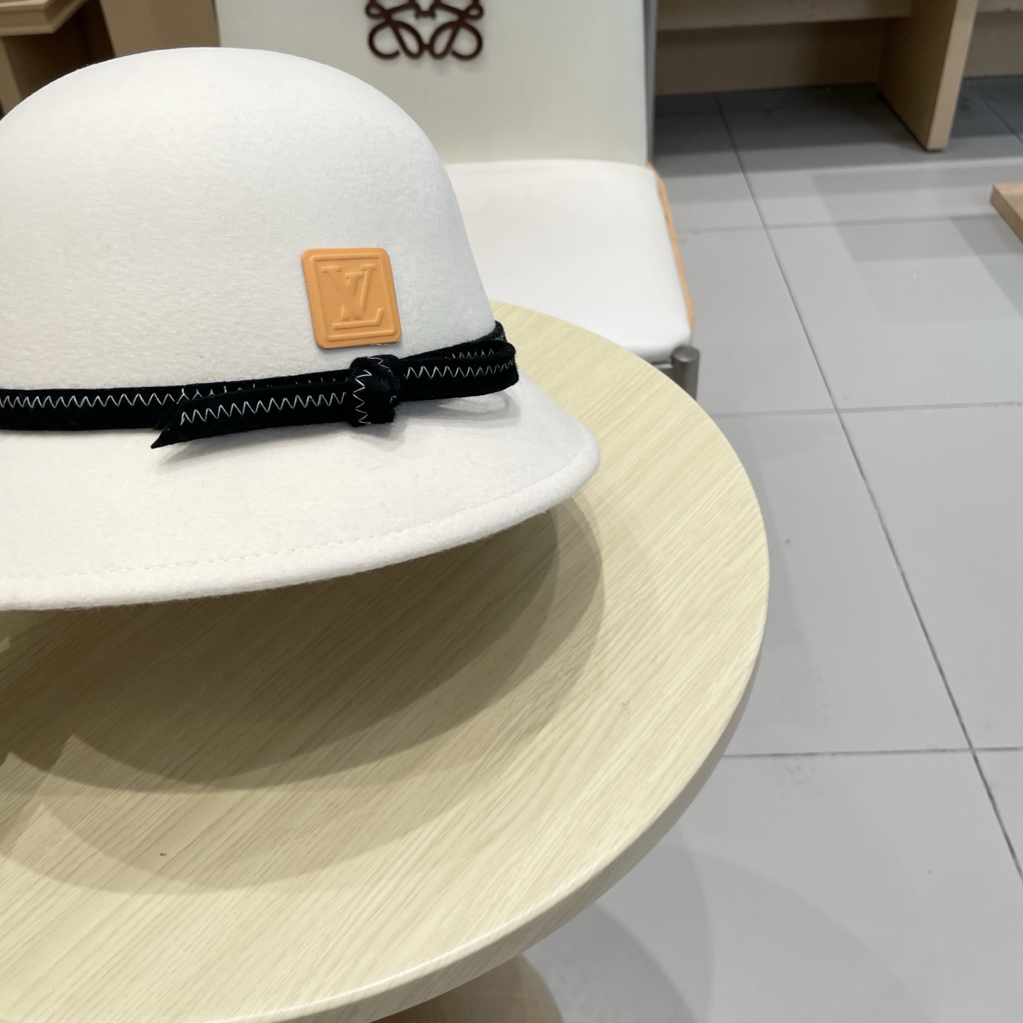 黑色 白色 Lv路易威登赫本风百分百羊毛材质羊毛渔夫帽女秋冬法式复古圆顶保暖盆帽优雅气质百搭礼帽