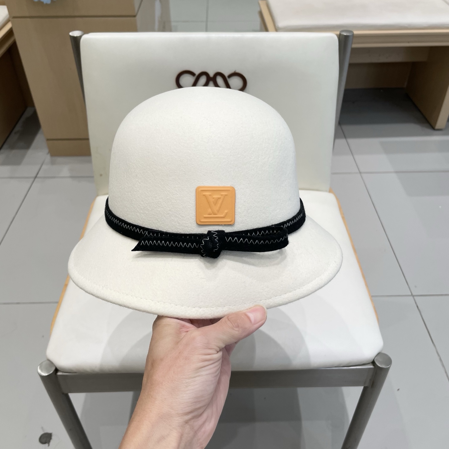 黑色 白色 Lv路易威登赫本风百分百羊毛材质羊毛渔夫帽女秋冬法式复古圆顶保暖盆帽优雅气质百搭礼帽