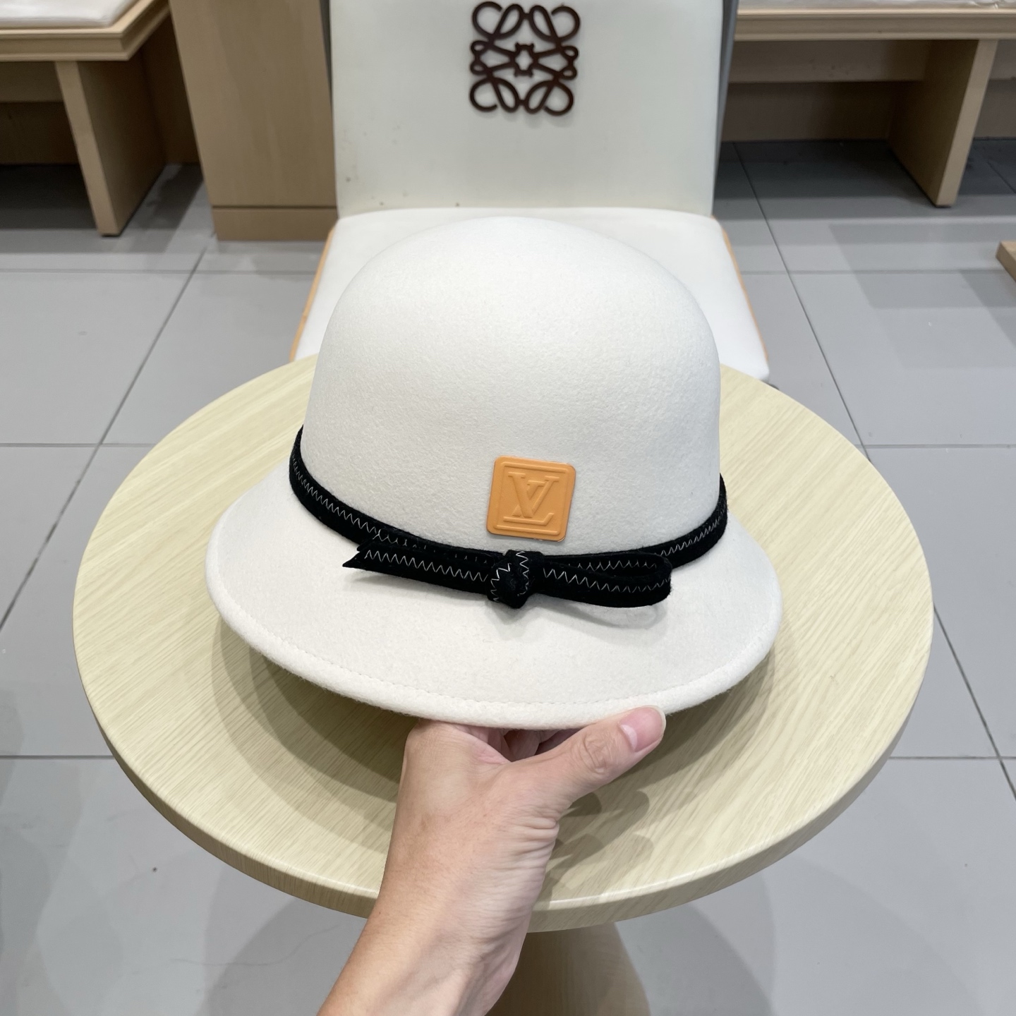 黑色 白色 Lv路易威登赫本风百分百羊毛材质羊毛渔夫帽女秋冬法式复古圆顶保暖盆帽优雅气质百搭礼帽