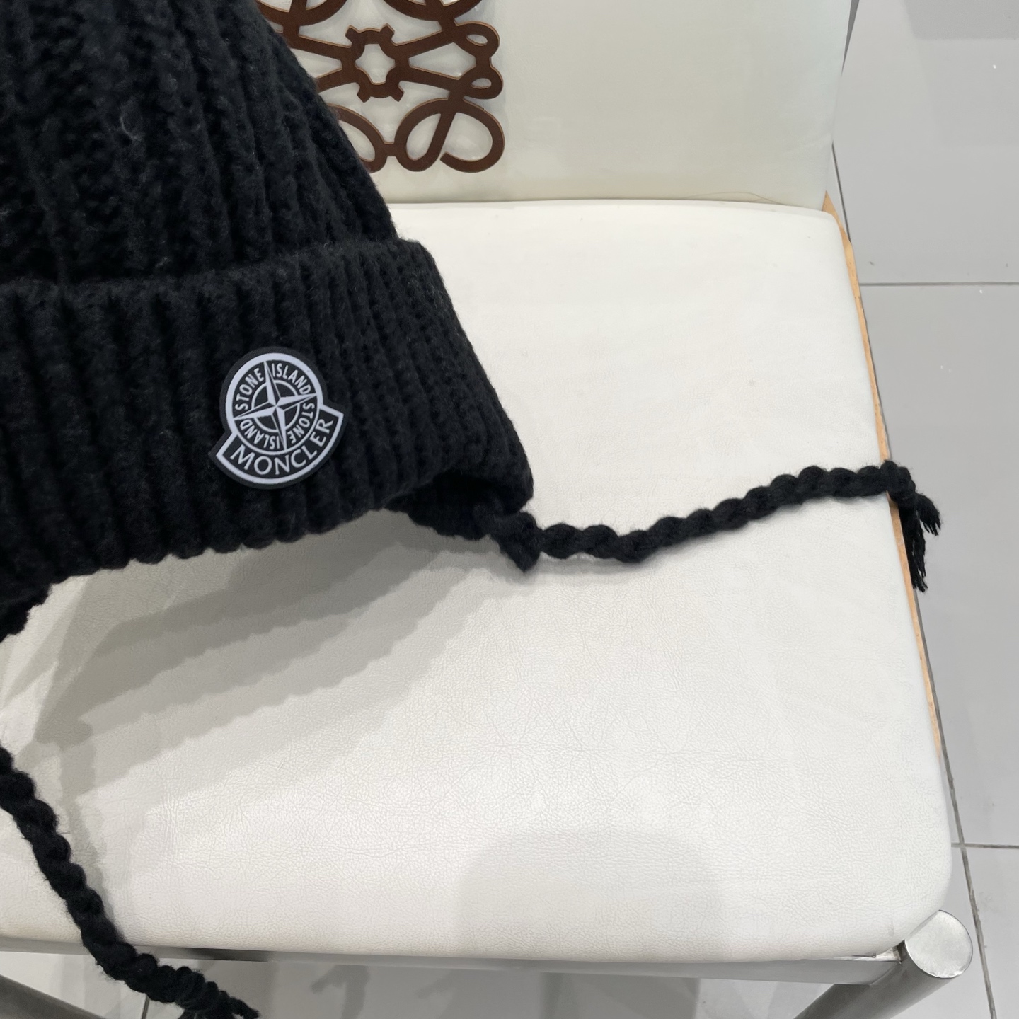  蒙口Moncler盟可睐冬季显脸小雷锋帽女针织毛线帽冬日系带骑车飞行帽保暖护耳帽