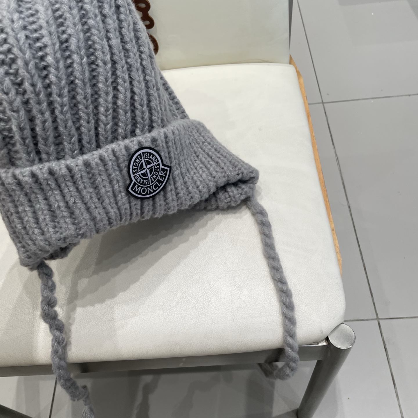  蒙口Moncler盟可睐冬季显脸小雷锋帽女针织毛线帽冬日系带骑车飞行帽保暖护耳帽