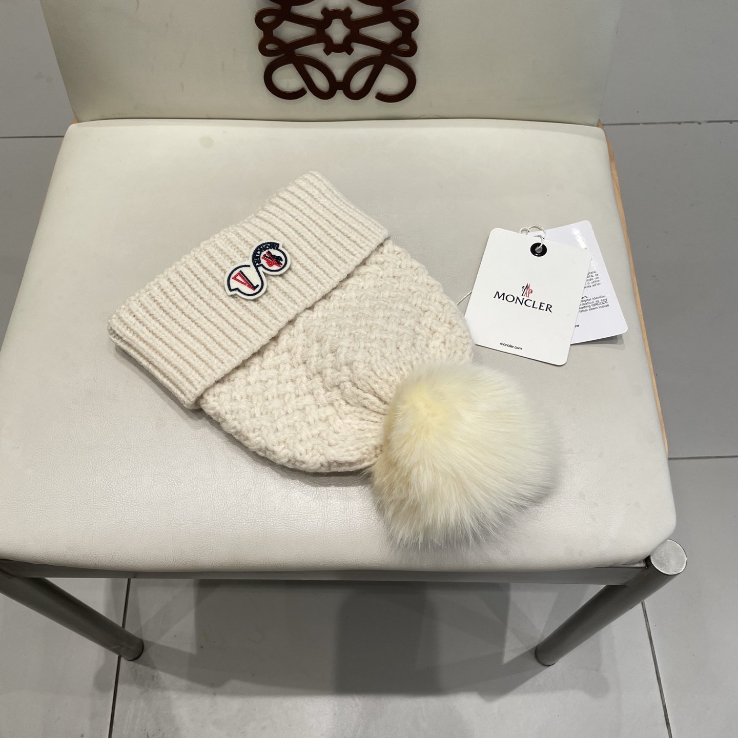  蒙口双标logo。针织毛线帽！小姐姐的冬日最爱～随便搭配什么衣服都好看！又减龄又显可爱的一款～颜色很多