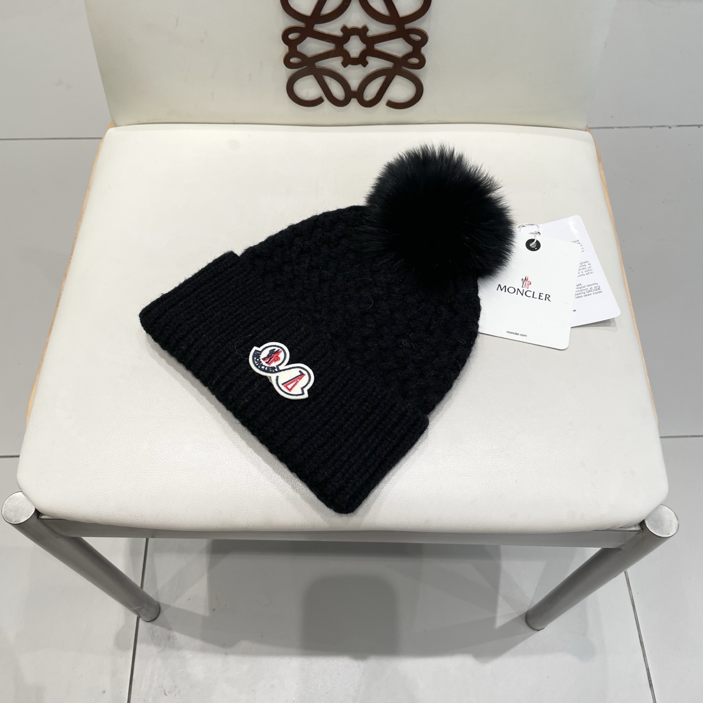  蒙口双标logo。针织毛线帽！小姐姐的冬日最爱～随便搭配什么衣服都好看！又减龄又显可爱的一款～颜色很多