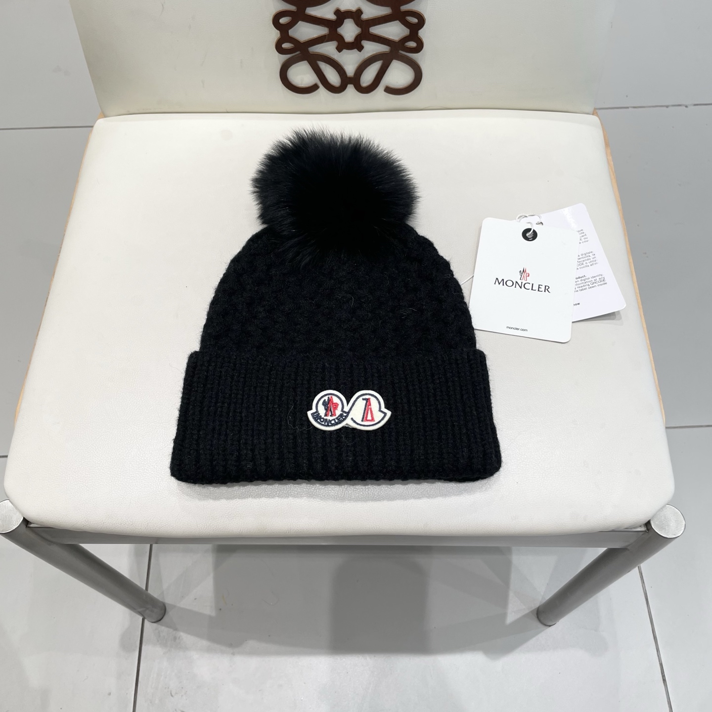  蒙口双标logo。针织毛线帽！小姐姐的冬日最爱～随便搭配什么衣服都好看！又减龄又显可爱的一款～颜色很多