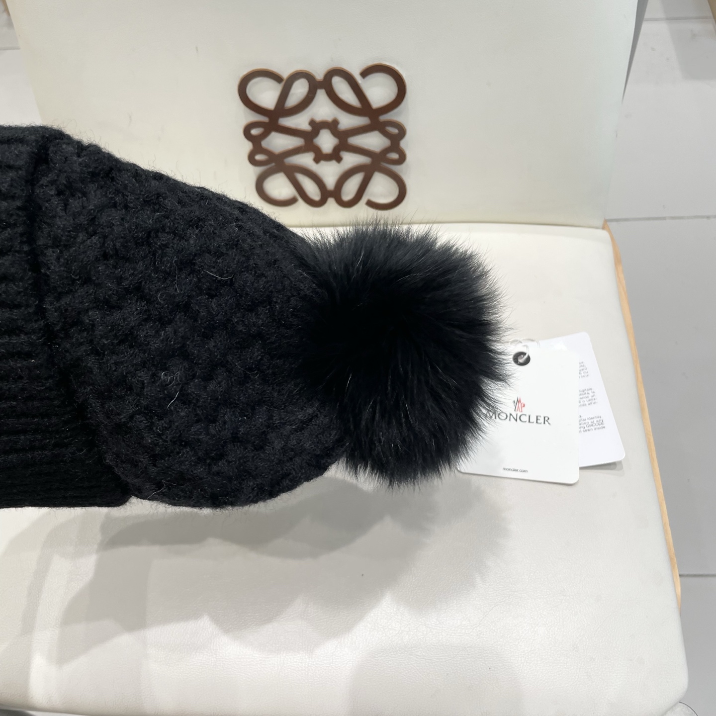  蒙口双标logo。针织毛线帽！小姐姐的冬日最爱～随便搭配什么衣服都好看！又减龄又显可爱的一款～颜色很多