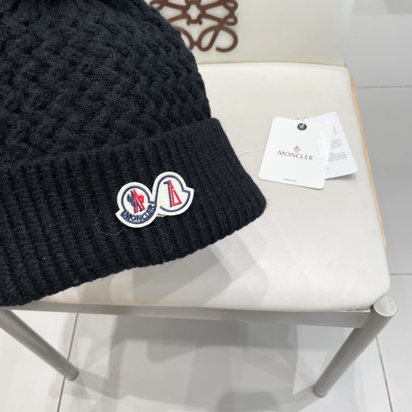  蒙口双标logo。针织毛线帽！小姐姐的冬日最爱～随便搭配什么衣服都好看！又减龄又显可爱的一款～颜色很多