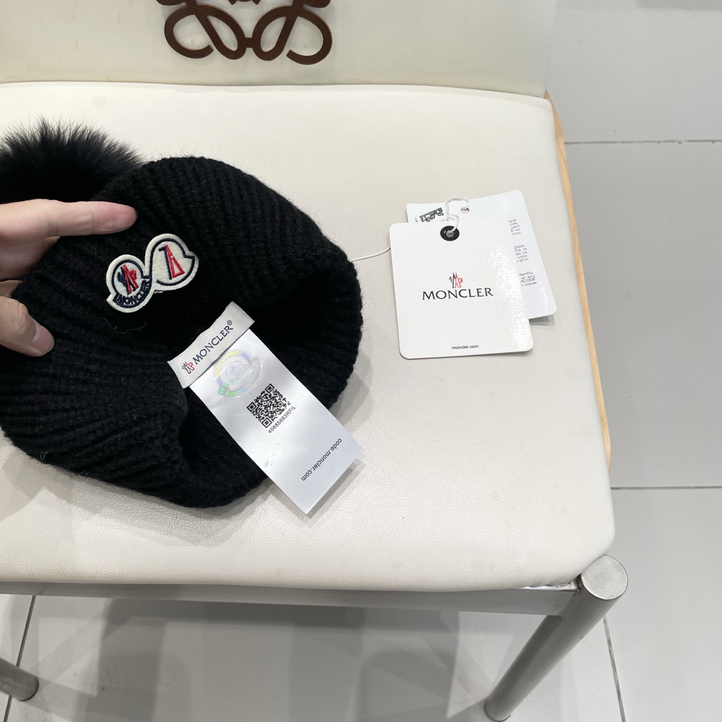  蒙口双标logo。针织毛线帽！小姐姐的冬日最爱～随便搭配什么衣服都好看！又减龄又显可爱的一款～颜色很多