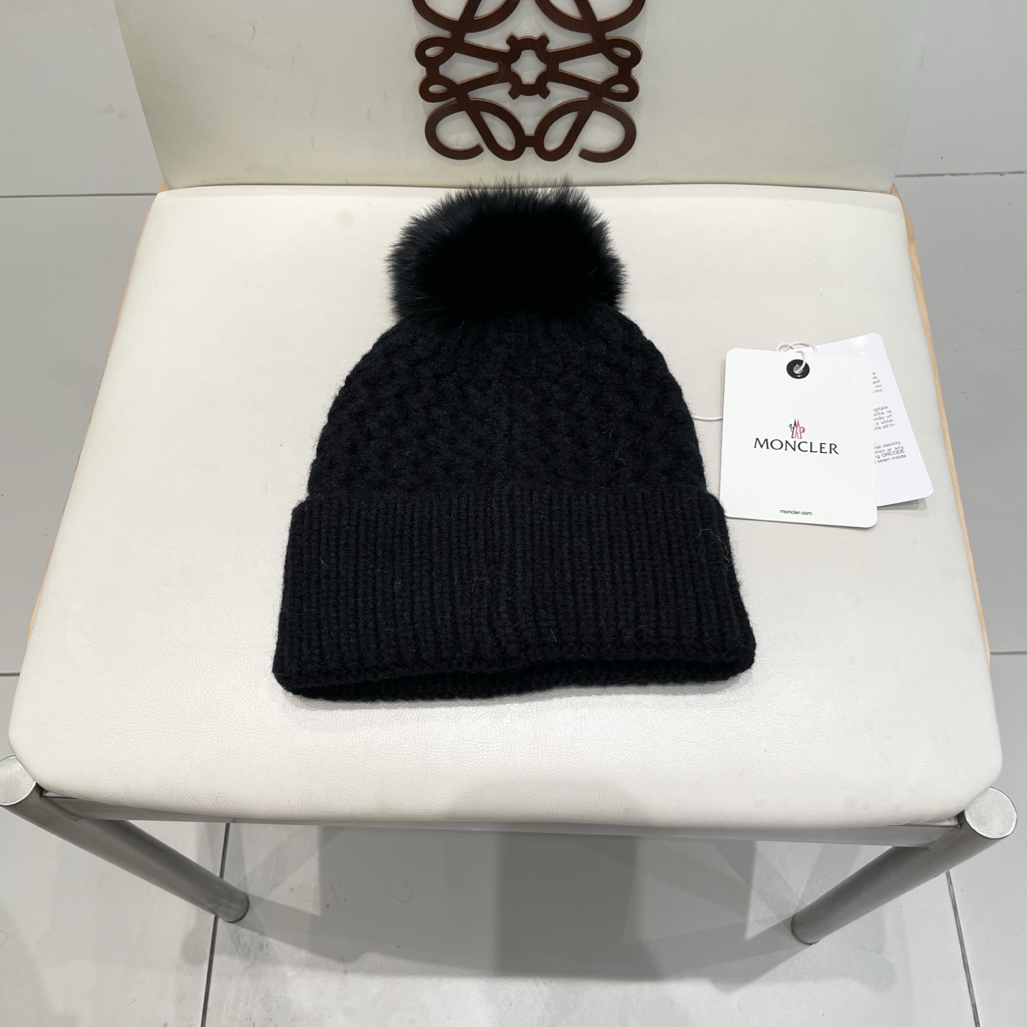  蒙口双标logo。针织毛线帽！小姐姐的冬日最爱～随便搭配什么衣服都好看！又减龄又显可爱的一款～颜色很多